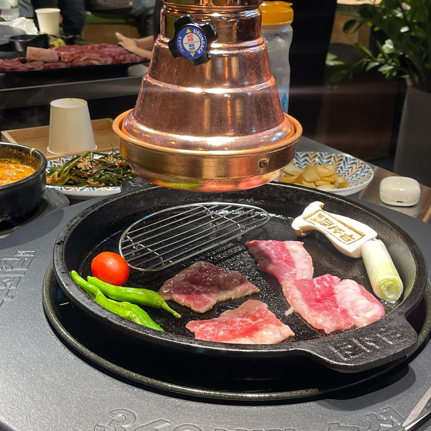 #협찬 관악구 신림동 고기맛집
[하륜무쇠집]에서 맛있는 소고기를 최고의 가성비로 즐기고 왔어요!
❣️❣️❣️
.
세트메뉴 딱 시키면 진짜 부위 고민 없이 다양하게 소고기를 맛볼 수 있었어요👍🏻
그중에서 저는 부채살 먹고 너무 맛있어서 반해버렸답니다🥹🥹🥹💖
.
밑반찬도 미쳤어요 진짜로
와 파김치가 너무 맛있어서 그거로 밥 한그릇 그냥 뚝딱!!! 파김치랑 소고기랑 이렇게 잘어울리다니요😘❣️❣️❣️
.
된장찌개는 아주 얼큰했는데 이게 또 밥이 술술 넘어가게 하네요!
무엇보다 고기 빛깔이 진짜 이뻐요
보자마자 아 여기 소고기 진짜 맛있겠다고 생각했는데 
세상에 역시나 맛도 최고 정말 맛있게 먹고 왔어요👍🏻
신림 사시는 분들 오늘 단백질좀 먹어야겠다 하시면 여기 하륜 무쇠집에서 소고기 꼭 드셔보세요 ♥️

신림고깃집#신림소고기집#신림고기맛집#신림소고기맛집#신림동고깃집#신림동소고기집#신림동고기맛집#신림동소고기맛집#대학동고깃집#대학동소고기집#대학동고기맛집#대학동소고기맛집