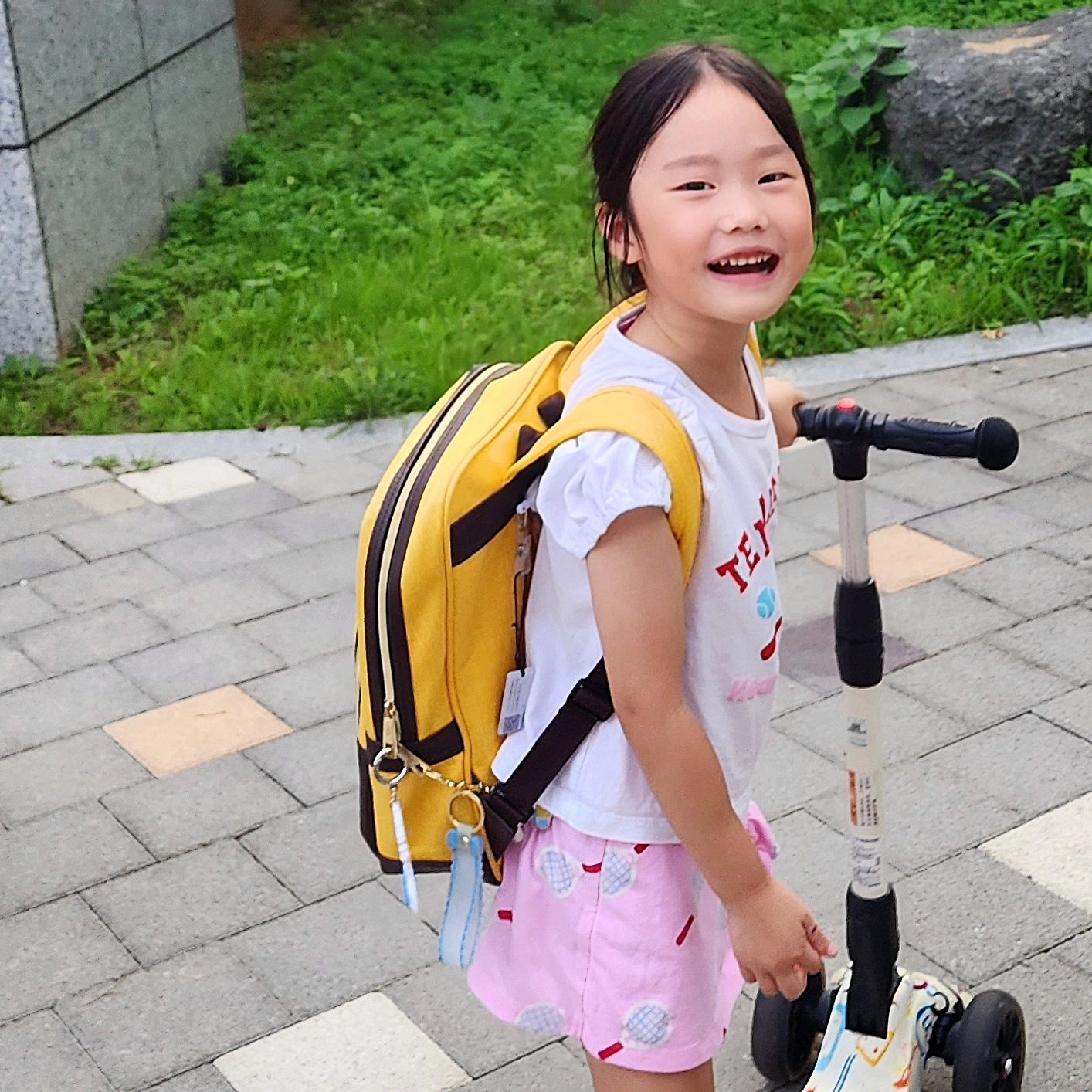 #happy #하원길
#정온스타그램🧡 

태권도 하원하고 쫑알쫑알
새침하고 짜증도 많지만 
야무지고 똘똘한것도 맞는 우리 두찌
오늘도 사랑해🩷✨️
.
.
.
#사랑해