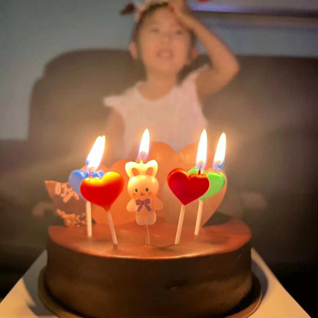 하율이가 직접고른 케이크와 초🍬