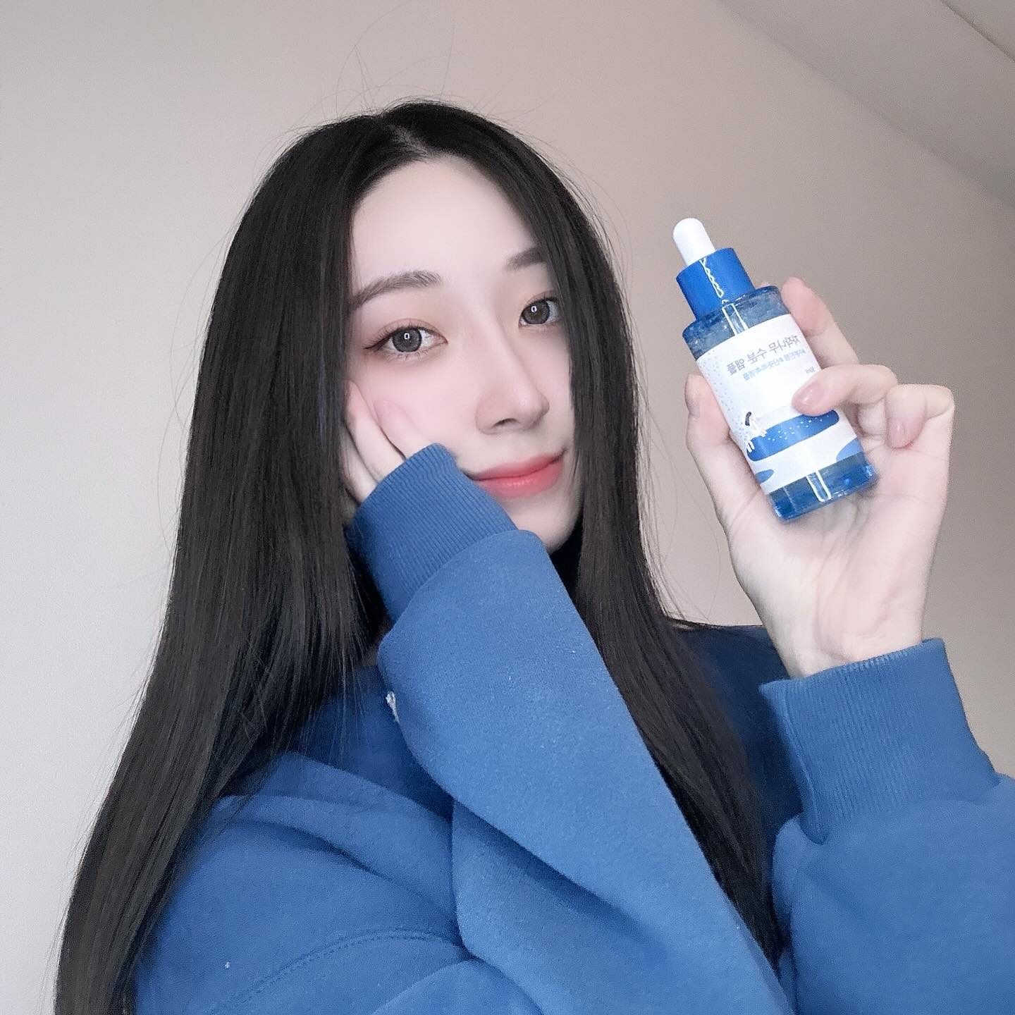#광고 연휴 막차...!! 이게 진짜일리없서🤦🏻‍♀️
오늘은 제 피부를 지켜준 round.lab 과함께합니다🩵

러운드랩 자작나무 앰플은 
✨겉보습,속보습 모두 ⭕️
✨수분 특허성분으로 강력한 보습
✨무겁지않은 텍스처로 가볍게 레이어드 가능

정말 이름그대로 수분 가득 채워주는 앰플이라
수분이랑 보습 모두 챙길수있어요🫶🏻🤍

수분 부족하신 분들께 강추 🧏🏻‍♀️🩷

#라운드랩 #자작나무수분앰플 #자작나무수분 #7초충전 #3일지속 #수분킵 #산뜻촉촉앰플 #15그램#15그램뷰티#15그래머 #앰플#앰플추천#피부#기초화장품#기초추천#앰플세럼
