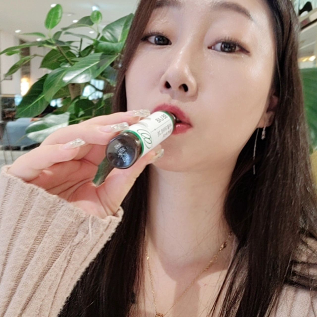 #광고

아니, 요즘 초여름 날씨 실화에요..?
이대로 여름을 맞이할 수는 없겠다 싶은 생각에
올리브영 건강식품 판매랭킹 1위*에 오른
비비랩 혈당컷 부스터와 함께 하고 있는데,
하루 한 샷으로 체지방 감소와 혈당 케어를
동시에 할 수 있어 너무 간편하더라고요!

식약처로부터 기능성을 인정받은 원료가
함유된 건강기능식품이라 꾸준히 챙겨주면
체지방 감소에 도움을 받을 수 있겠다는 생각이 들어
챙겨보기 시작했는데, 체지방 감소에 도움을 줄 수 있는
풋사과추출물 애플페논을 600mg 담아내 그런지
새콤달콤 맛있어서 잊지않고 하루 한 샷 챙겨주는중!

급찐급빠를 계획하고 계신 분들은
올영세일기간! 놓치지말고 득템해보세요🫶

*올리브영 건강식품 판매랭킹 1위 (2024.03.26)

-본 제품은 건강기능식품입니다
제조원:(주)서흥
유통전문판매원:(주)뉴트리원

bblab_official

#올리브영#다이어트#올리브영세일#올영세일
#올영세일추천#다이어트식품#올리브영다이어트
#혈당다이어트#비비랩#비비랩혈당컷부스터#올영
#올영다이어트#올리브영다이어트식품#다이어트식품추천