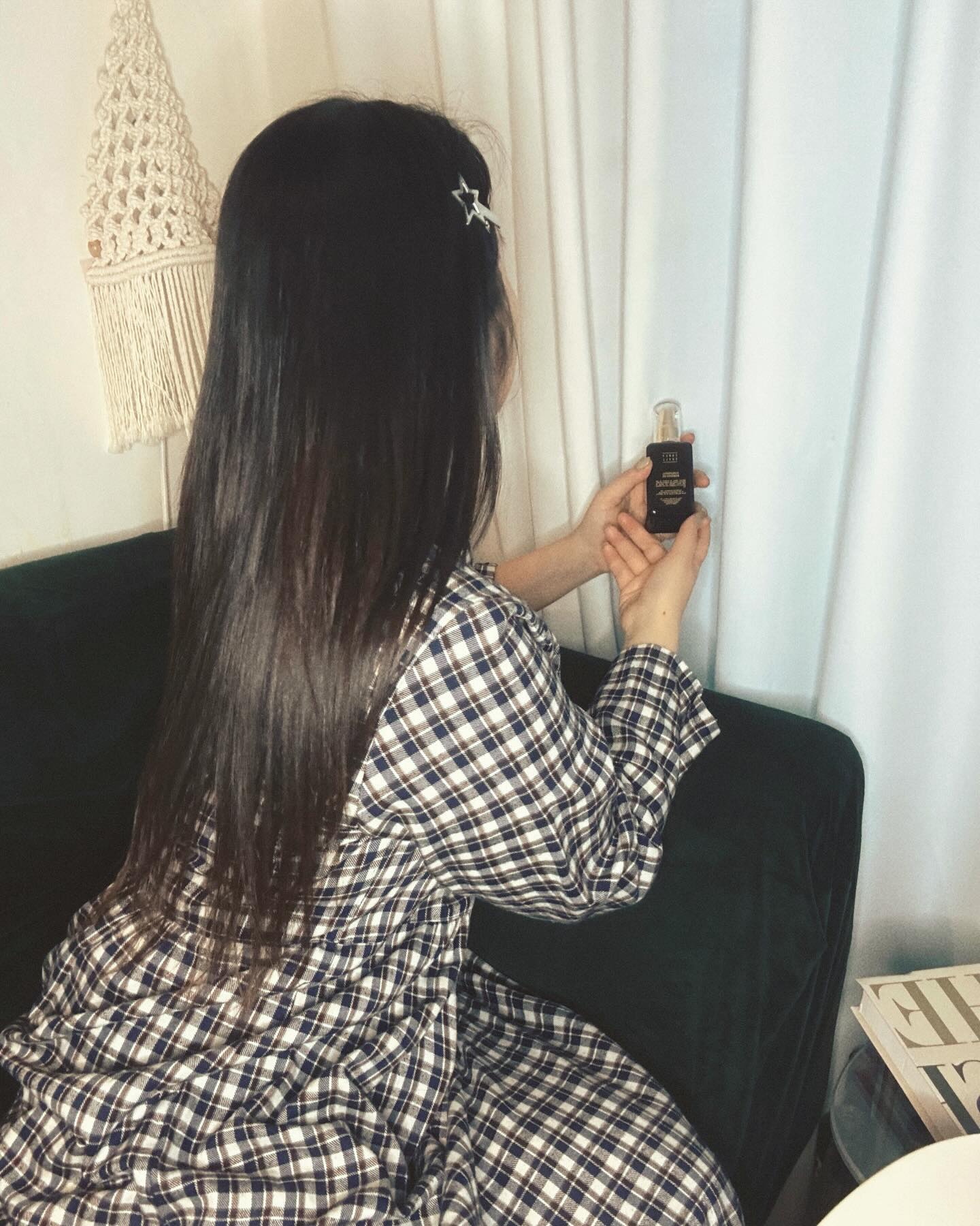 매일 정성스레 머리를 감고 
드라이 전후 #커리쉴 호호바오일 
사용해요 이건 뭐 몇년째 꾸준히 사용 하고 있는 
🍯템
향도 제형도 너무 좋아 인친님들에게 추천해요 👀
이번주 달랏 여행가는 엄빠 위해 
커리쉴 디럭스키트 까지 준비해봤지염 🫶🏻