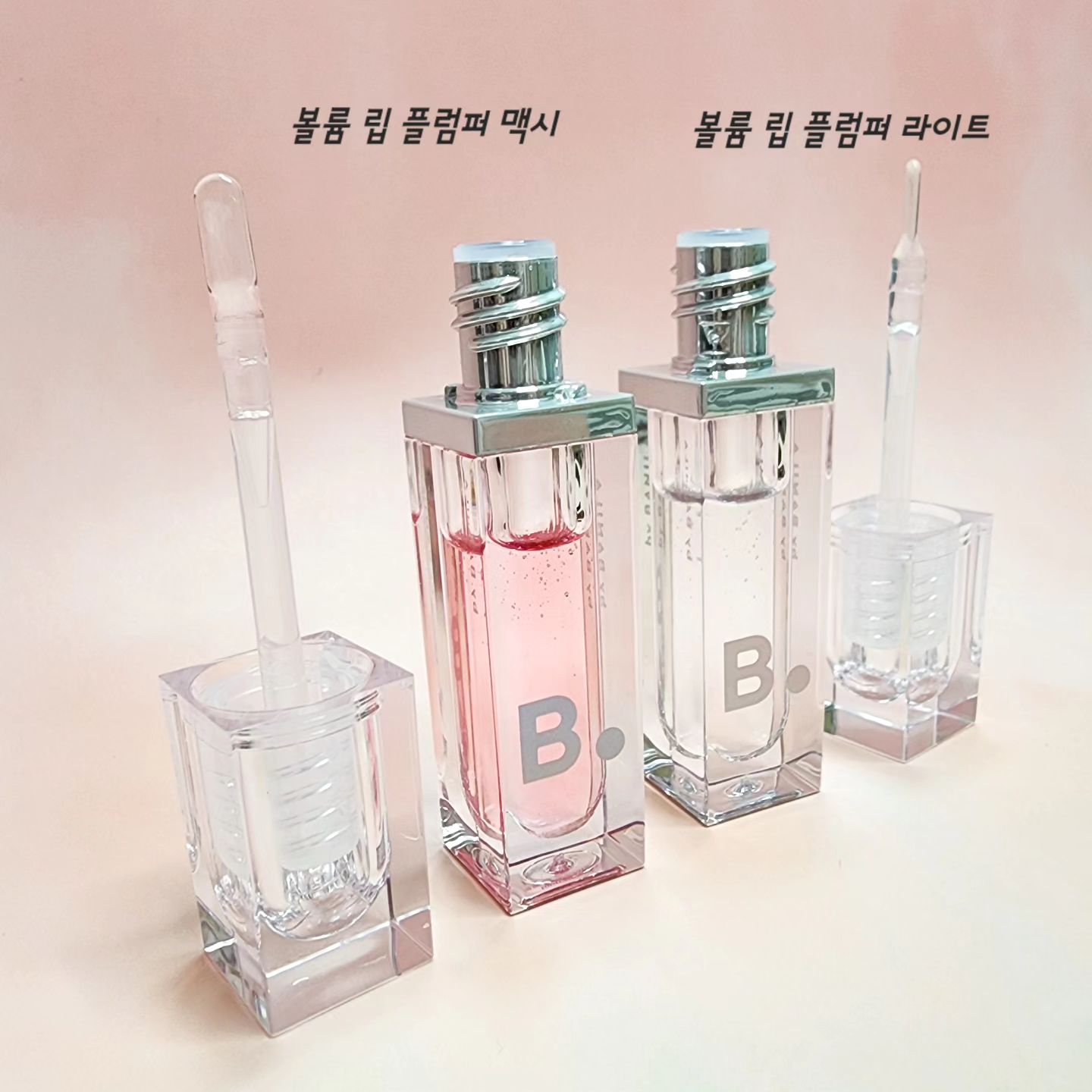 ㅎㅎ오늘은 입술 볼륨을 도툼하게 해줄 수 있는 방법에 대해 알려드리려고해요!!

입술은 필러로 두툼하게 만드는것만 생각했는데!!ㅠ.ㅠ
그렇지 않고 립 펌프를 이용하여 도툼하게 만들 수 있답니다!!!

💛<볼륨 립 플럼퍼 맥시>는 가장 매운맛인데..🌶 효과를 가장 빠르게 볼 수 있는 방법이에요 !!
바르는 순간 화하지만 필러 맞은 것처럼 도톰하게 올라온답니당 ㅎㅎ전 효과 조금 물로 씻어 냈어용 ㅎㅎ
처음엔 화하니..주의‼️

💛<볼륨 립 플럼퍼 라이트>는 맥시보다는 안 화하고 자극적이지 않아요!! 평소에 립 메이크업 후에 마지막으로 발라주면 도톰 입술 장착‼️
요건 ㅎㅎ평소에도 바르기 좋을 것 같다는 생각이 들어용 🫶

평소에 입술 도톰하게 하고 싶었다 생각이 든다면 볼륨 립 플럼퍼 사용 추천합니당💗

#바닐라코 #비바이바닐라 #볼륨립플럼퍼 #립플럼퍼