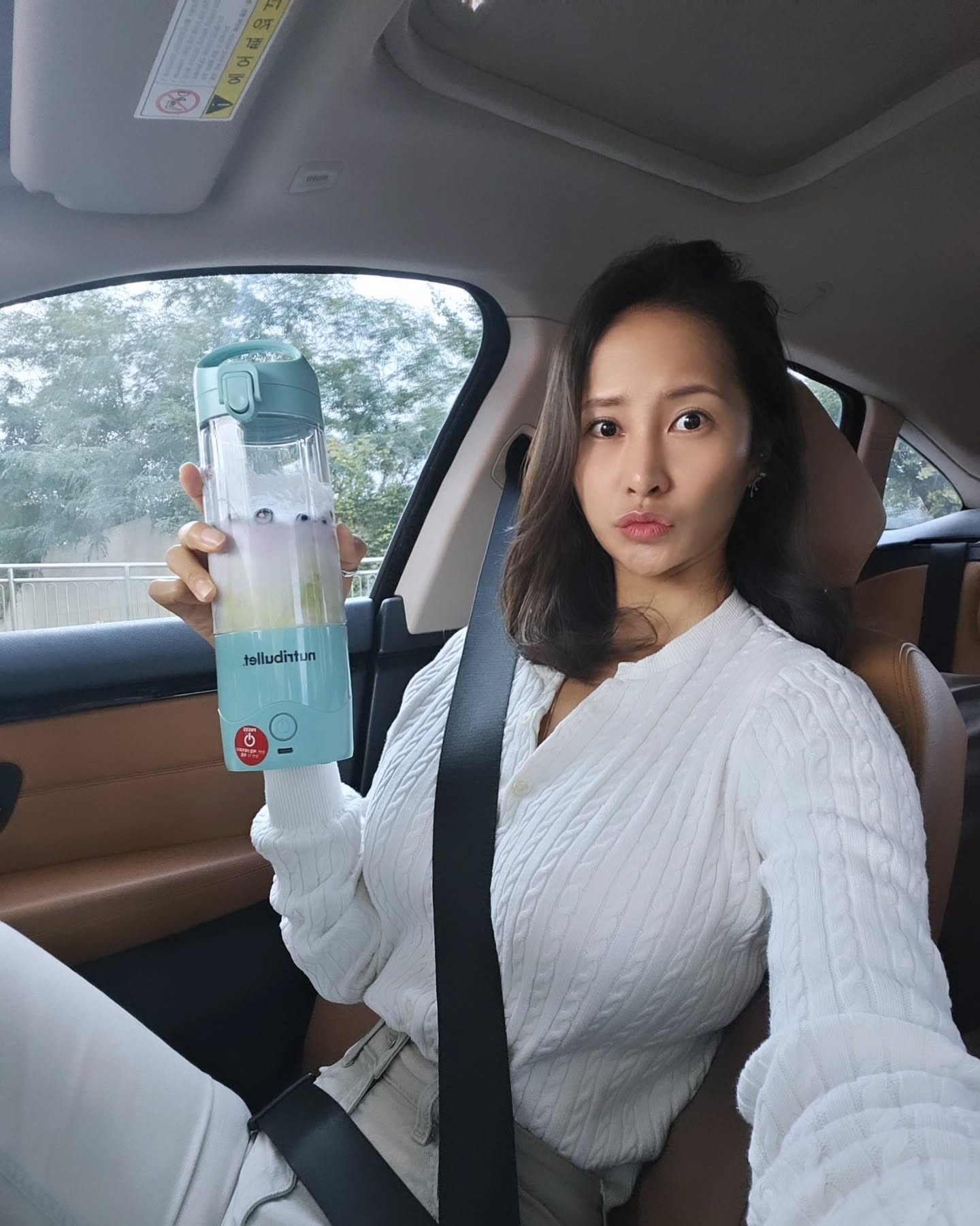 #협찬
Ready Set SHOOT
nutribullet 챌린지 4주 완주!!
요즘 출근길에 아보카도 + 블루베리 + 그릭요거트 + 아몬드브리즈만 얼릉 담아서
차에서 바로 블랜딩해서 아침으로 먹는중인데 너무 좋음!!
4주 간 Ready Set SHOOT, nutribullet 챌린지 참여하면서,,
건강하게 아침먹고 몸이 가벼워진 느낌!!
바쁜아침에, 원하는 재료만 담아서 가지고 나오면,
이동하면서 먹고 싶을때 블랜딩 해서 바로 마실 수 있어서 너무 간편 !
nutribulletkorea
 #ReadySetSHOOTnutribullet #뉴트리불렛챌린지
#nutribullet #뉴트리불렛 #뉴트리블렛