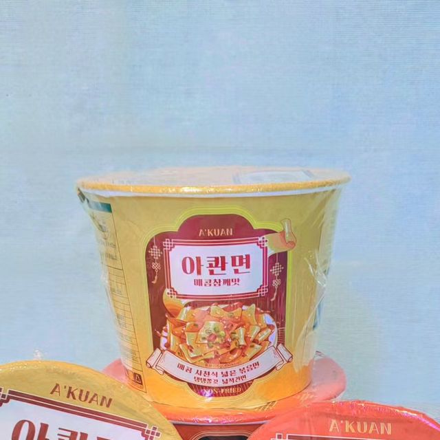 윤지니 on Instagram: "#협찬 👉요즘 #마라탕을 너무좋아하는 초딩딸을 위해! #광고지만 너무 맛있는 #아콴면 추천♡ ✔️마라의 고장 사천에서 만든 넓적건면볶음면! ✔️튀기지않은 탱탱 쫄