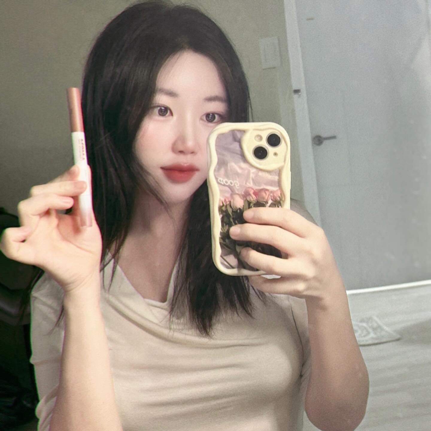 #협찬 ipknofficial [입큰_퍼피 글로우 틴트 & 플러피 립펜슬] 

입큰 퍼피 글로우 틴트 01리치봉봉 06코코브릭 / 플러피 립펜슬 05 토피 브라운 사용해봤어요 🤎 퍼피 글로우틴트 01+06조합은 웜톤분들한테 넘 예쁠 것 같아요. 수분 가득 젤리 텍스처가 최고. 요플레 현상도 없어요. 
저는 립펜슬 통해서 도톰한 오버 립 메이크업 연출해보았는데, 얼굴도 상대적으로 작아보이게 해주면서 색다른 느낌이 들었답니다. 솜털같은 보송 텍스처의 라이너로 립 라인을 드로잉해주고, 밀키 크림 텍스처 립 쿠션으로 자연스러운 컬러링까지 첫 발색 그대로 롱래스팅 되어요. 
입큰 플러피 립펜슬 올리브영 온라인몰 런칭과 올리브영 1위 틴트 퍼피 글로우 틴트 신규컬러 출시로 올리브영 기획전(1/22~1/31) 기간 동안만 13,000원에서 8,840원으로 32%할인 된다고 해요.  그리고 선착순 플럼핑립밤 본품 증정 및 2만원 이상 구매시 5% 추가 할인 쿠폰이 적용(최대 5,000)가능하답니다 :)

-
-
#협찬 #입큰 #플러피립펜슬 #올리브영립펜슬 #립펜슬추천 #오버립메이크업 #솜털핏립펜슬 #퍼피글로우틴트 #꿀착코팅틴트 #입큰틴트 #글로우틴트 #올리브영틴트 #틴트추천