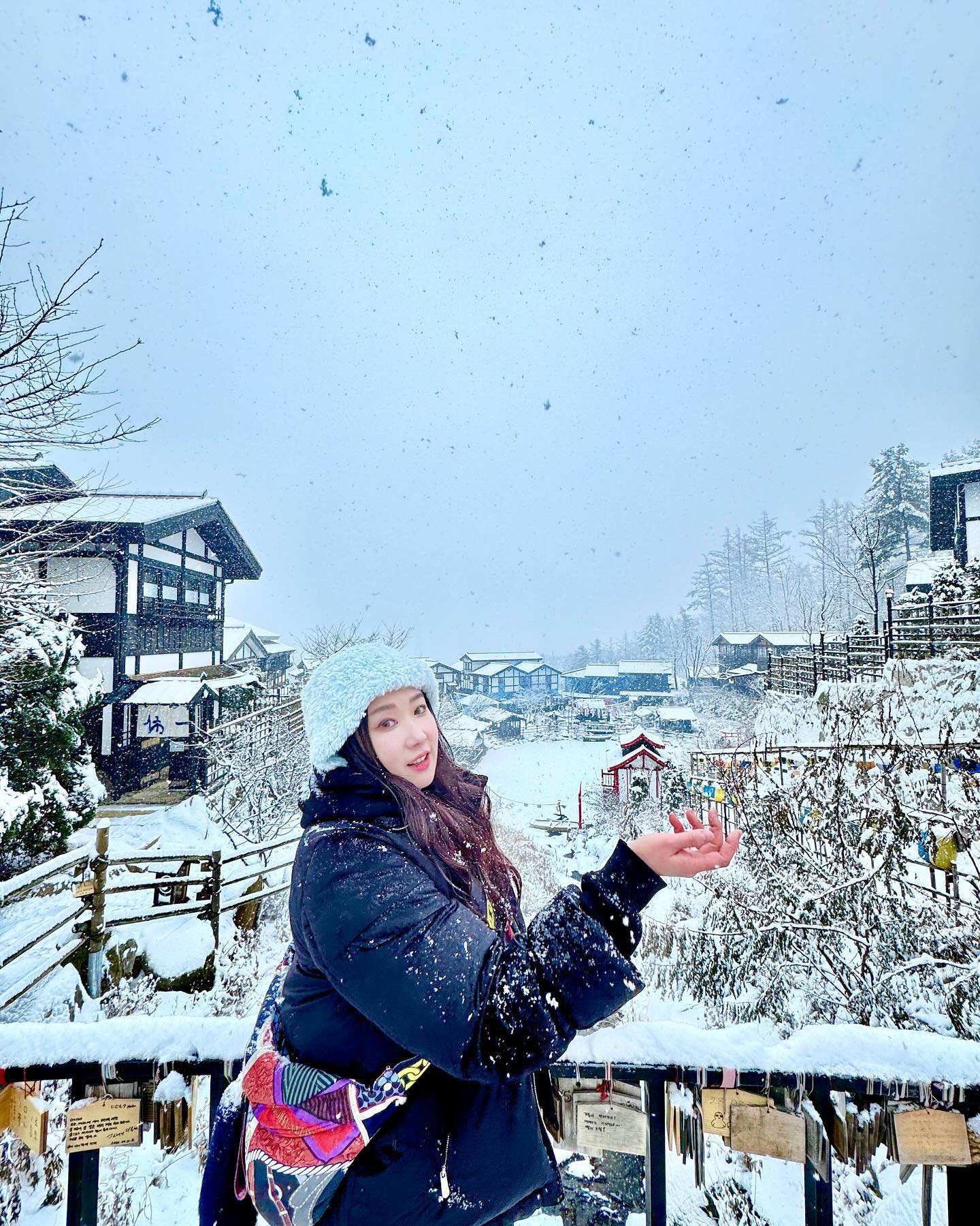 2023 년 이 10분 남았어요

10분뒤 새로운 2024 년엔 어떤일이 기다릴까 두근두근 합니다🩷

올 한해 함께한 모든분들 새해 복 많이 받으세요 🫶🏻
내년에도 하나우 잘 부탁해요 😆

함박눈이 펑펑 내리는 아름다운 니지모리 스튜디오에서 

#니지모리스튜디오