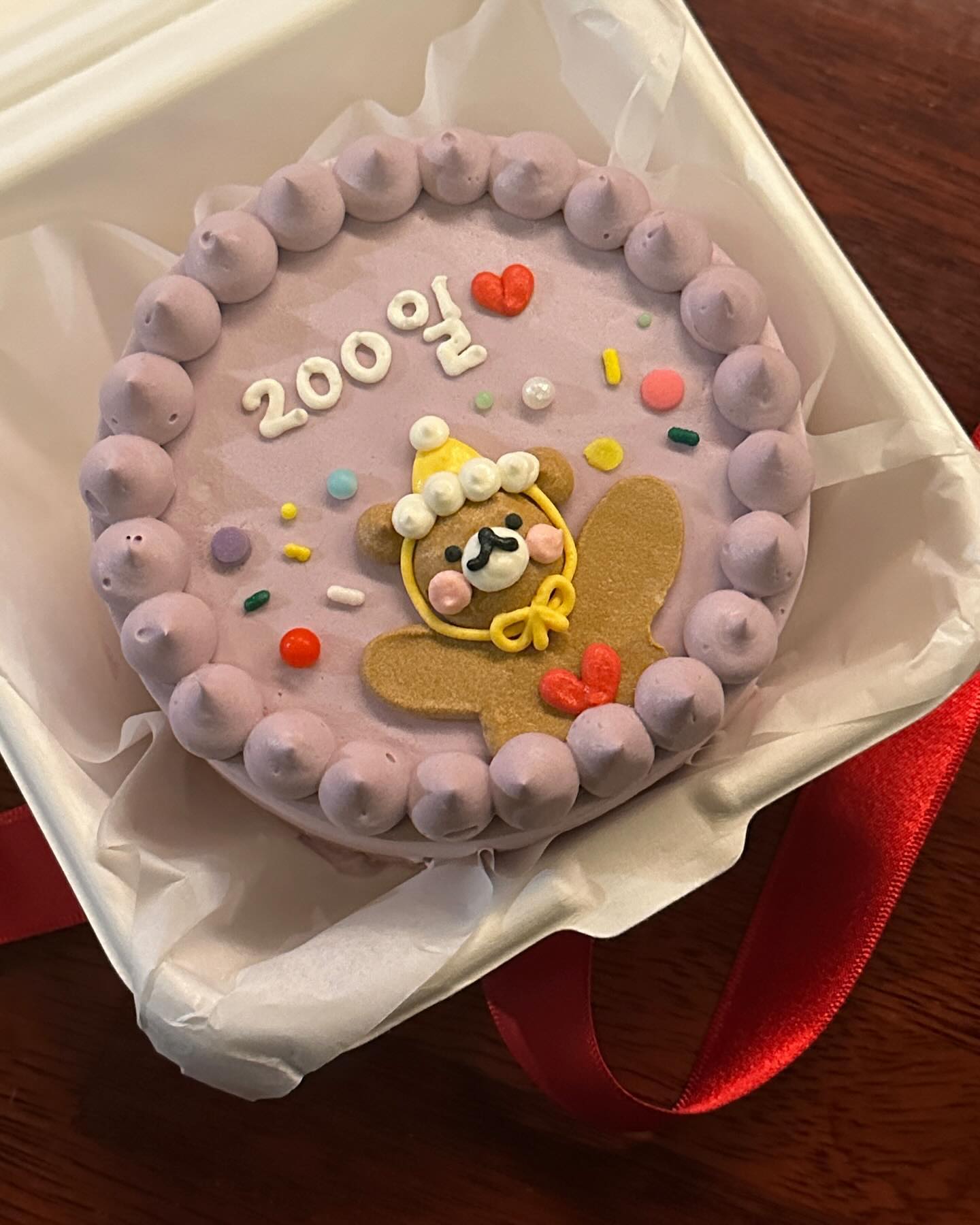 #200일 #💗 

귀여워,,, 깅거누,,,,🥰
오또케 케익 준비 할 생각을 다했어,,,💜

이날 사이언스파크 pt발표 하러 갔다오구
건우 기다릴겸 경찰청 구경 쬐끔하고
맛있는 피자랑 파스타 먹었당!

맛있는고 사주면 믓쨍이 오빠🤤💗
시간 참 빠르당,, 24년도도 잘부탁행🫶