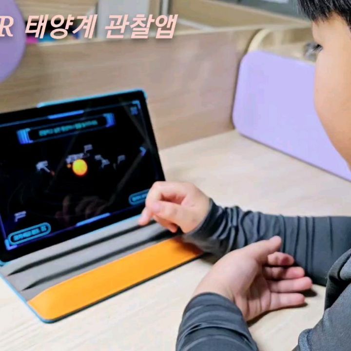 #광고 
꼬물이의 겨울방학 스토리🌟

꼬물이는 엘리하이로 2학년 예습을 하며
2학년 교과학습에 
자신감을 키워가고 있어요♡ 

또 이번에 업데이트 된 
엘리하이 콘텐츠들을 
활용하여 겨울방학을 알차게 
보내고 있어요^^ 

엘리하이 북클럽에서
어린이 과학동화, 마법 천자문, 
이야기문학 등을 읽고 
독서퀴즈를 풀어보았고요. 

AR 태양계 관찰앱으로는 
지구를 탐험하고 공전과 자전, 
내핵과 외핵, 멘틀과 지각 등을 배웠어요. 

얼마전 시즌6가 나온
허팝의 엉뚱한 과학실험실에서는
설탕물 만화경을 만들어보고 
편광필름의 원리도 이해해보았습니다💜 

그 외에도 재미있고 
유익한 콘텐츠들이 많아서
재미나게 학습하고 있어요^^ 

엘리하이와 함께라면 
겨울방학도 알차고 즐거워요❤️
지금 엘리하이에서 10일 무료체험과 
혜택을 받아보세요! 

#엘리하이 #겨울방학
#초등겨울방학 #초등학생겨울방학 #초등학교겨울방학 #예비초2
#겨울방학특강 #겨울방학계획 #초1겨울방학 
#예비초등 #초등학교입학준비 #초등입학준비
#초등인강 #초등홈스쿨링 #초등학습지 #초등온라인학습