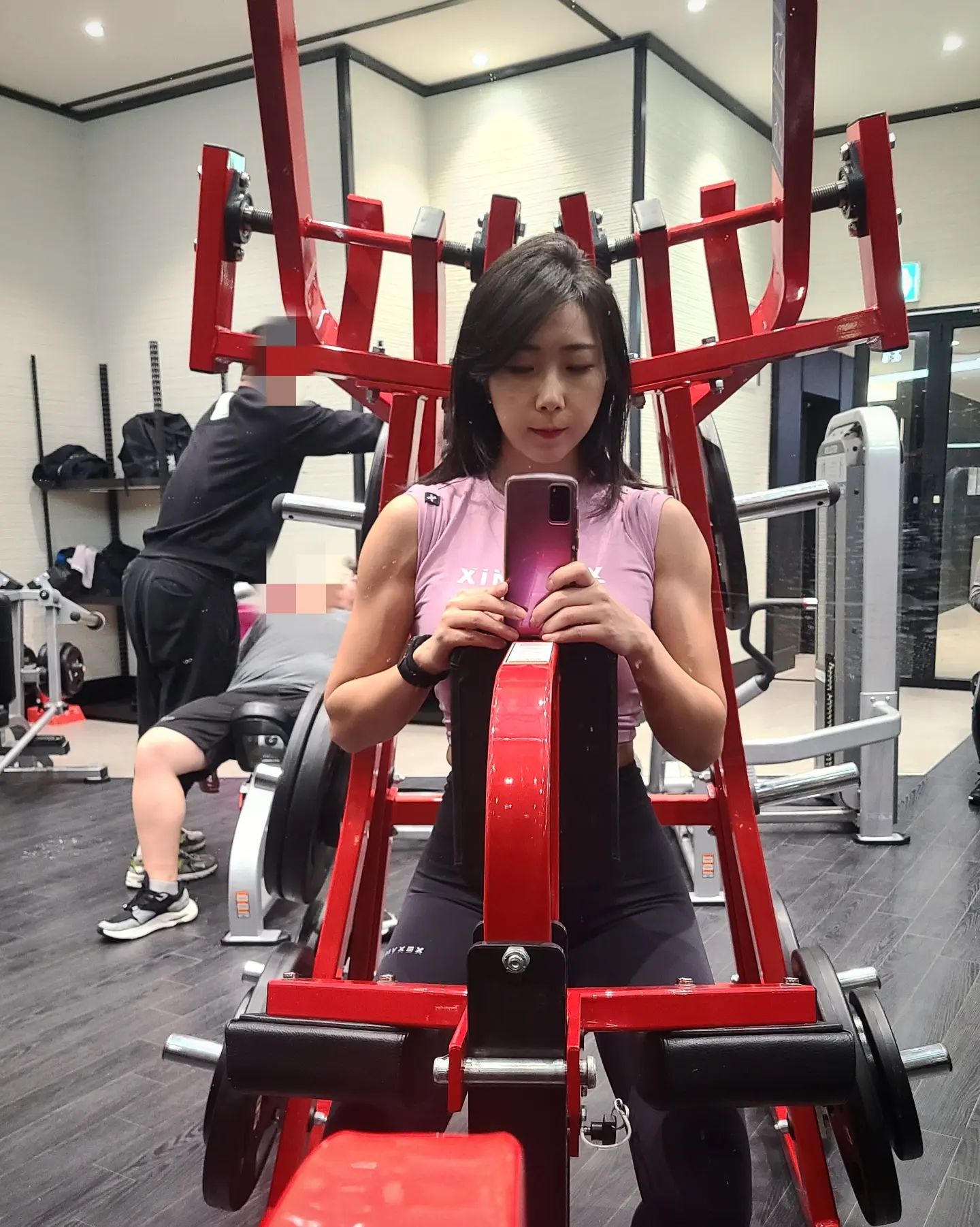 오늘은 등깨!!

인님들은 무슨 운동이 제일 싫으신가요
압도적 하체일거 같은데
저는...하체보다 복근이 더 하기 싫어요
진짜 다른데 비해서 복근 다마 없음😂

요즘 헬장 자주 가질 못해서 
한번 가면 무지성 전신하거나
상하체 2분할로 하고 있는데요 
오늘도 저는 상체날임에도 불구하고
흐린눈으로 복근운동 못본척합니다용 ㅋㅋㅋ

월요일 득근 홧팅이에요🔥