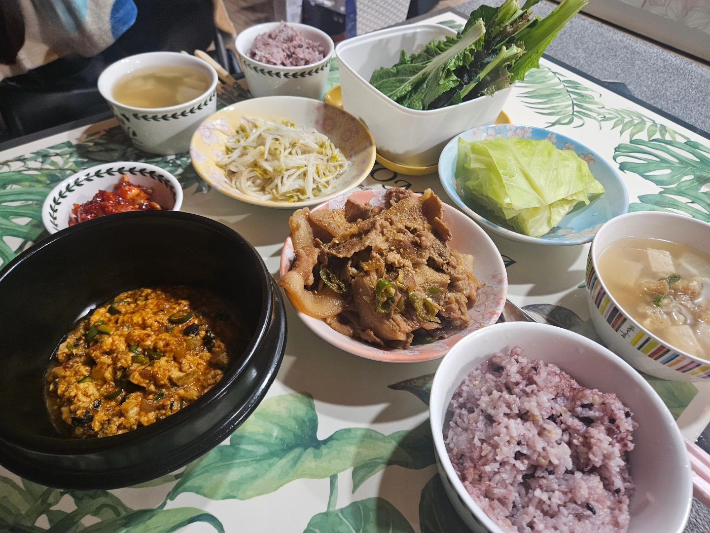 #흔한신혼부부의저녁밥상
#우렁강된장 #우렁쌈장
#흙돼지불고기 #돼지불고기
#집밥 #홈쿡 #신혼밥상 
#새댁 #새댁일상 
#daily #소통 #좋아요반사
#안주 #행복그거뭐별건가