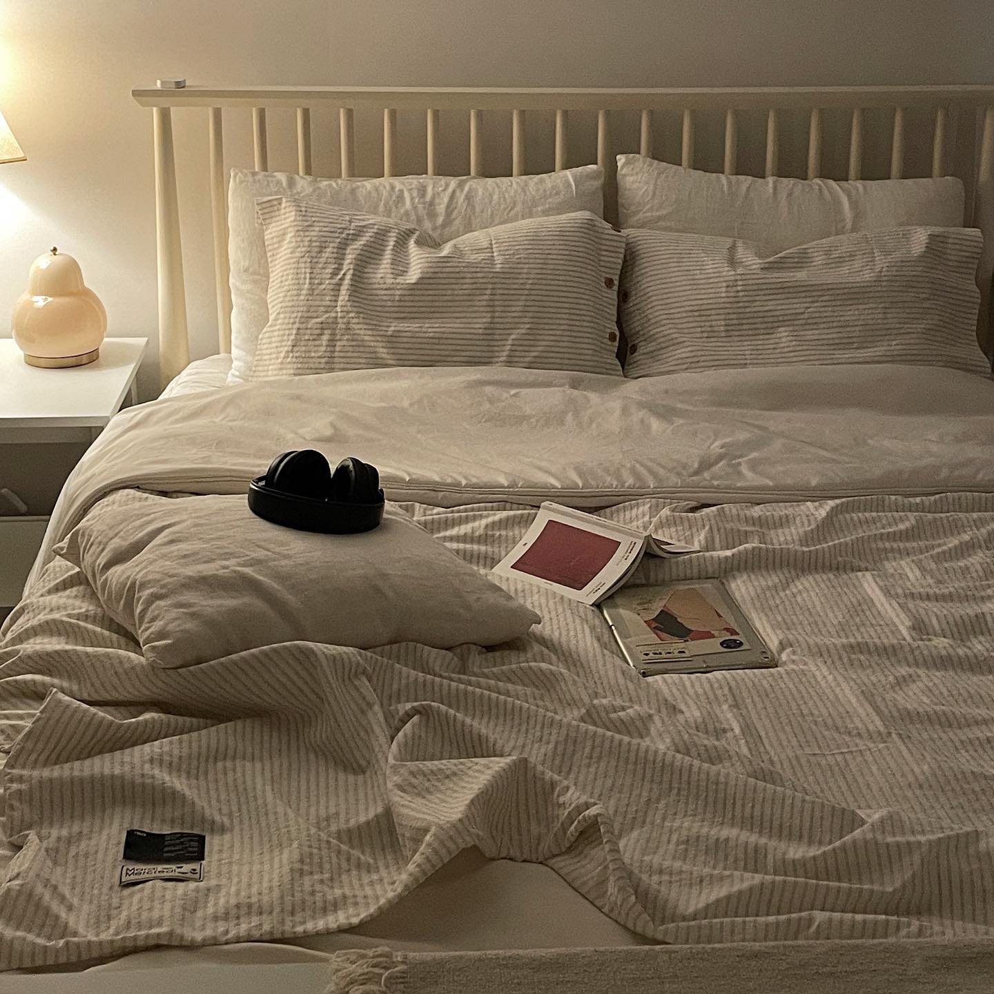 #광고 
mardi_mercredi_official
60seconds_mattress 

'60초'라는 시간을 통해 잠과 휴식의 가치를 전하는 브랜드인 식스티세컨즈, 그리고 감각적인 이지 프렌치 룩을 제안하는 마르디 메크르디가 만났습니다.

10주년을 기념해 식스티세컨즈X마르디 메크르디의 콜라보 베딩과 로브가 출시되었는데 마르디 메크르디답게 편안한 프렌치룩 스타일의 후드 로브와 파자마 그리고 어느 공간에나 어울리는 식스티세컨즈의 스트라이프 패턴 베딩 조합이 너무 예뻐요.

마르디메크르디X식스티세컨즈 팝업행사도 진행중이라고 하니까 한번 방문해서 구경해보세요! 🙂
- 서울 용산구 장문로 29 (식스티세컨즈 라운지)
- 10월 14일(토) ~ 10월 15일(일) ; 2일간 진행

🏷 콜라보레이션 제품 포함 30만 원 이상 구매 시 마르디 메 크르디 x 식스티 세컨즈 컬래버레이션 필로우 백을 증정 중이에요😉

#마르디메크르디 #식스티세컨즈 #인테리어 #라이프스타일 #쿠션 #이불세트 #리빙제품 #침실인테리어 #이불 #이불추천 #침구 #인테리어 #라이프스타일 #쿠션 #파자마