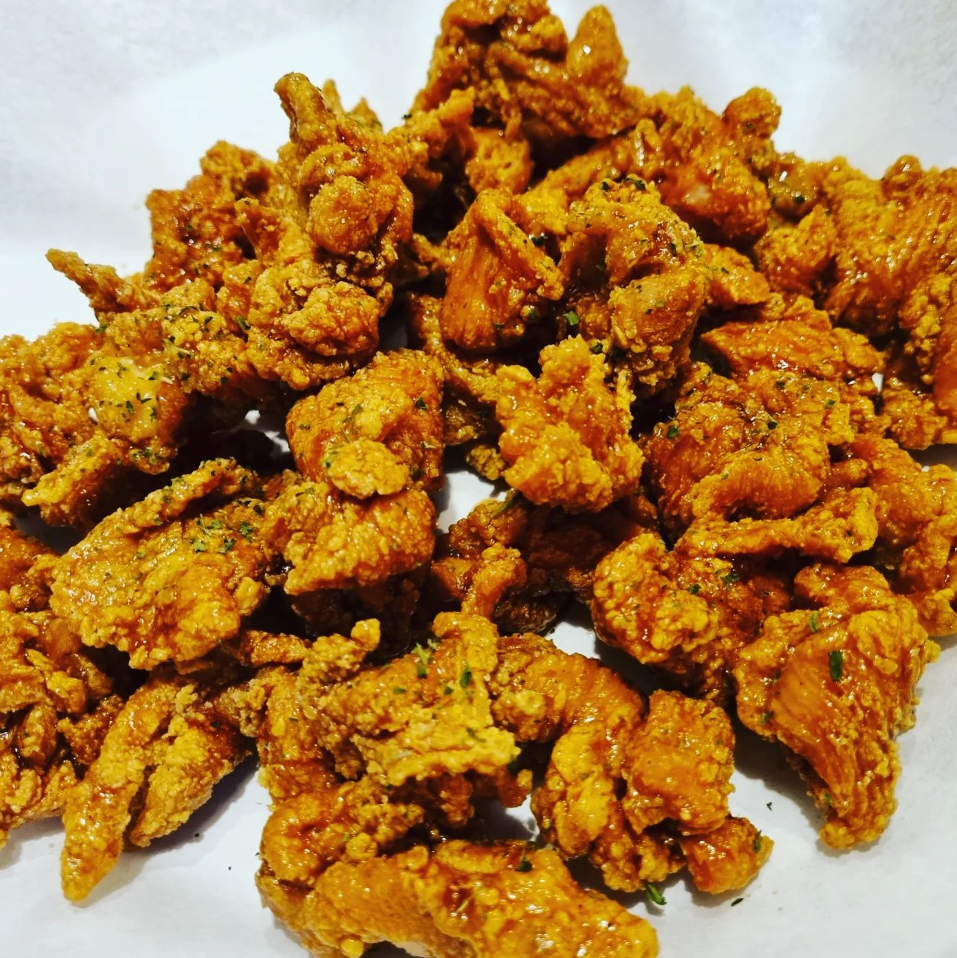 #한결치킨
동네에새로생긴곳은방문을해줘야지!!
순살간장치킨맛있음😍😍
새우고로케도맛있긴했는데
새우의맛과식감이좀약했음
아귀포는먹기좋게잘라주셔서좋았음👍👍
시간만좀널널했으면맥주더마셨을듯ㅋ
.
.
#목동한결치킨 #목동치킨 #목동치킨맛집 #순살치킨 #간장치킨 #순살간장치킨 #새우고로케 #아귀포