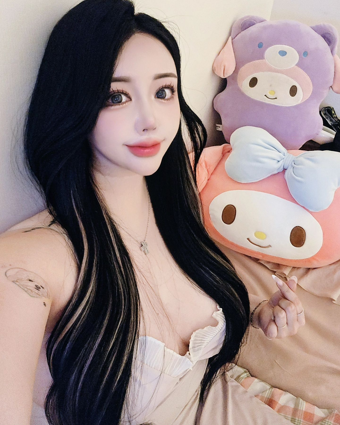 내가 죠아하는 마멜🐰쿠션 선물주겠다고 인천에서 날라온 내색히 서든엄마띵띵땅요이🌹넘모 감동이야 고마워어-! 담주엔 쿠로미라니..나 두근거령.........다음생엔 남자로 태어나죠....🥹🩷
