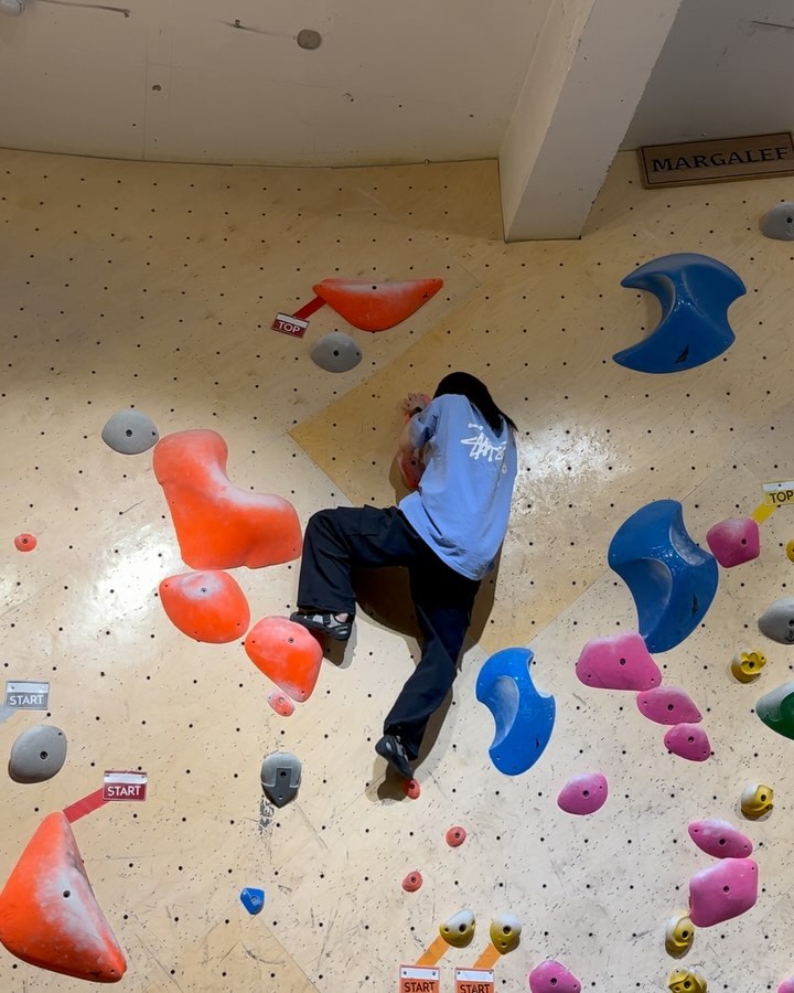 추하게 해낸 빨강
출전 앞둔 선수와 코치