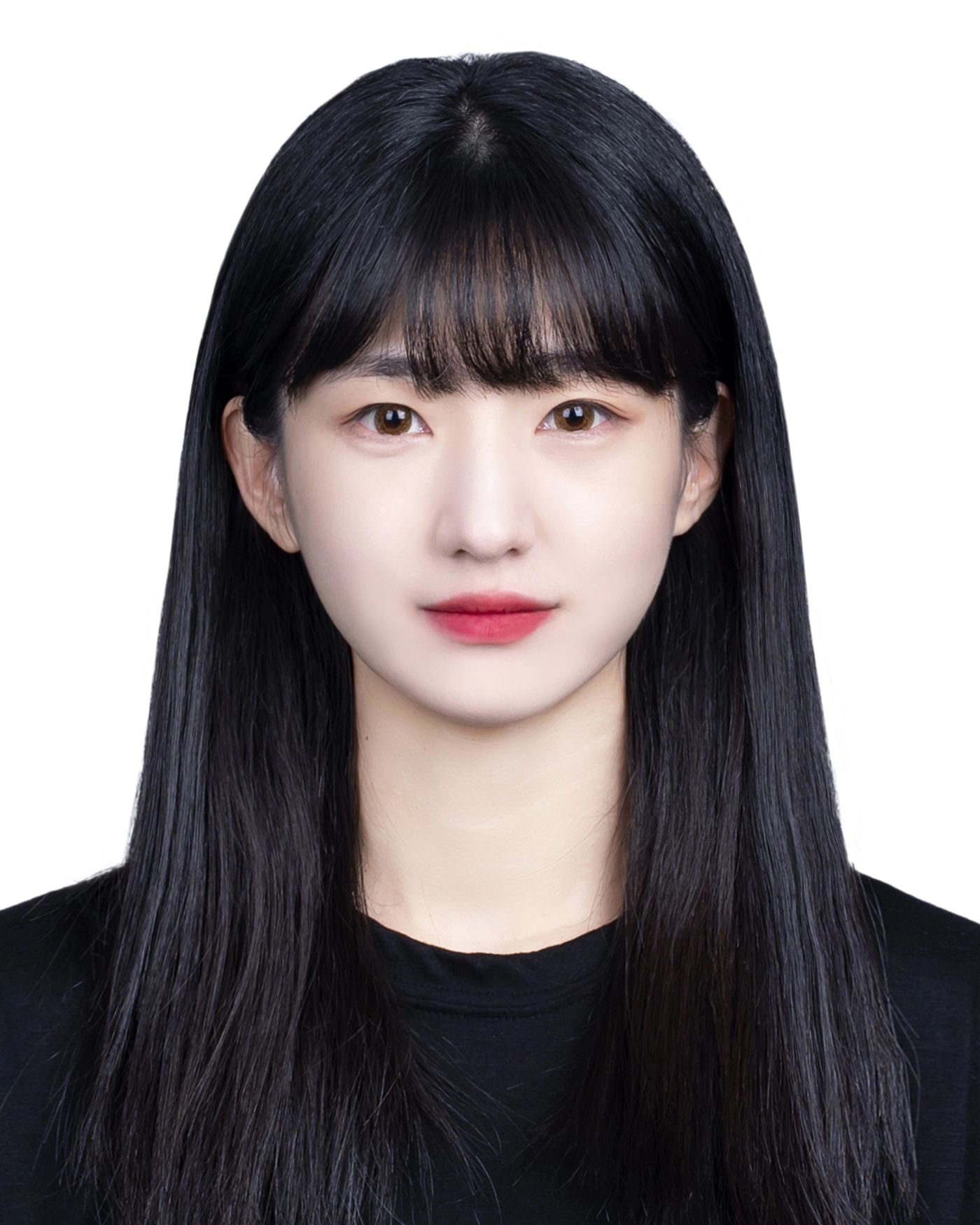 __ 10년 간 변화😅

최근 편의점에서 강력접착제를 사려는데 신분증 검사를 했다.
처음에 주민등록증을 드렸더니 
자꾸 주민등록증이랑 내 얼굴을 번갈아보시더니...
안 닮았다고 정말 본인 신분증 맞냐고 물어보셔서 운전면허증을 또 드렸다😢
근데도 또 안 닮았다고... 하시길래 너무 당황스러웠지만 다행히도 모바일신분증이 있어서 인증했더니 엄청 웃으시면서 95년생 안 같아서요❗️하셨다😂😂😂
순간 늙어보인다는건가 젊어보인가는건가 모르겠어서 네? 저 30살이에요...~ 했더니 아니~ 실물이 너무 어려보여서~~~ 하셔서 하하하하하ㅏㅎ핳 웃으면서 감사합니다😊 하고 나왔다.

근데, 회사에서 조직도에 들어갈 증명사진도 없을 뿐더러
주민등록증이랑 운전면허증 주소지가 옛날 주소지라서 재발급도 받을 겸 증명사진을 찍었었는데
다음날 다 재발급 신청을 하고 나서 전에 썼던 신분증들과 예전 사진들을 보니 안 닮았다고 의심하시던 편의점 사장님의 마음을 이해하게 된 나,,,, 뿌에에엥ㅇ
나의 10년이라는 시간이 정말 많이 변했다는 걸 느꼈다😅

아, 벌써 30대라니,,,,,, 망할,,,ㅎ

시간아 천천히 가줘엉😭😭😭😭😭😭😭