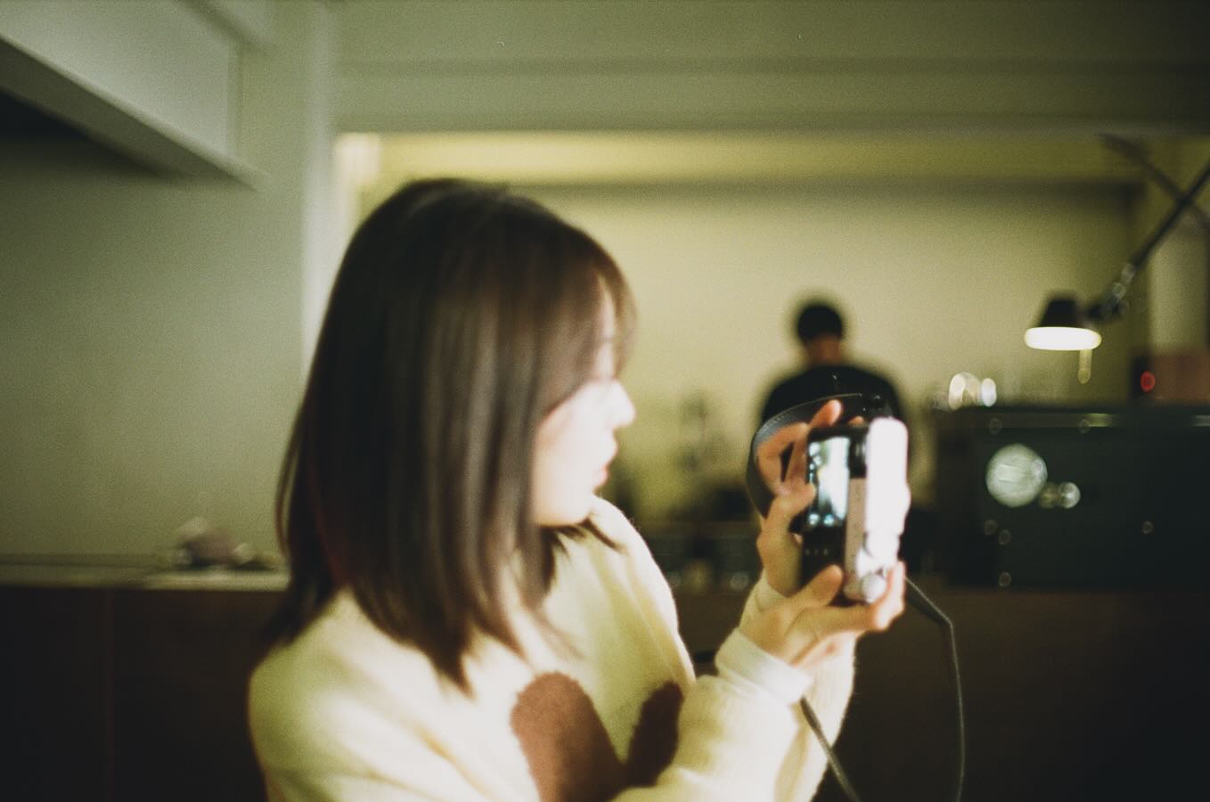.
사진찍는게 좋은 이유
1. 네모난 프레임 안에 어떻게 담느냐에 따라 결과물이 달라짐
2. 다니면서 사진찍고 싶은 부분이 계속 시야에 들어옴
 (다른 사람들이 보지 못하는 부분을 유심히 보게됨)
3. 하루 하루를 기록하며 추억을 남김
4. 그냥 재밌음