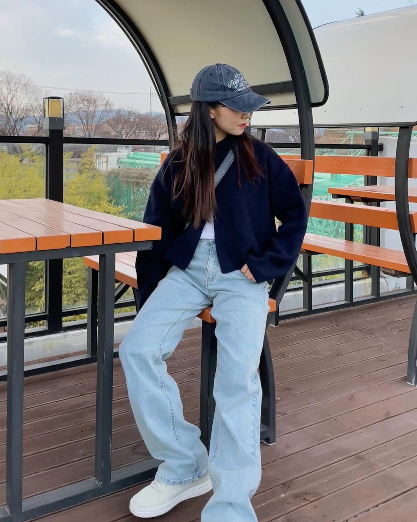 #협찬 maloupe_official
‘9106 WIDE DENIM PANTS (L/INDIGO)’

와이드 핏의 부드럽고 신축성 좋은 면 스판 소재로 키 작은 나도 이쁘게 입을 수 있는 데님 팬츠 👖

편하면서도 핏은 물론 색감도 너무 예쁜데 다리가 진짜 길어보여서 너무 좋당 ⑉♥ 요즘 내 최애 데님팬츠로 등극 ꔣ₊˚.ᐟ

#마롭 #maloupe #데님팬츠 #와이드팬츠