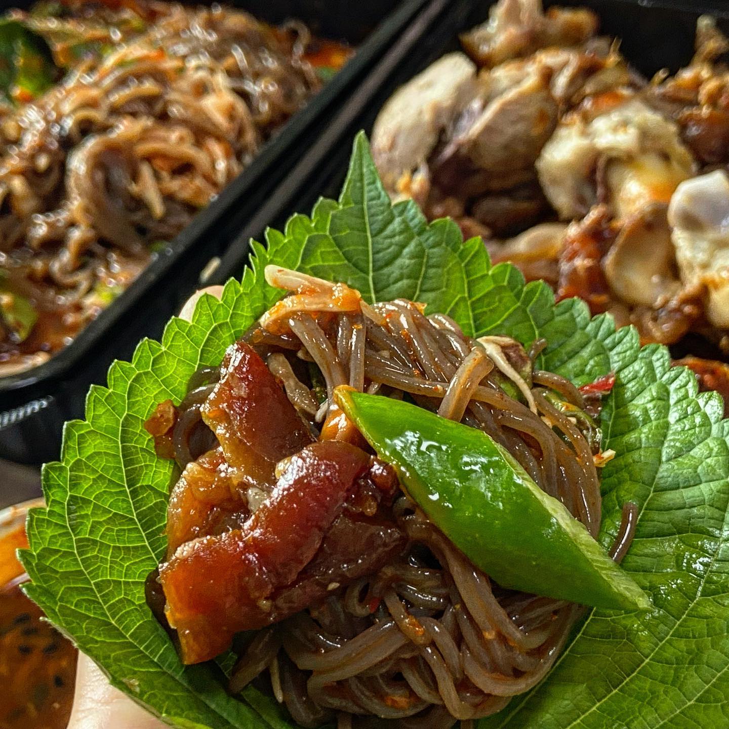 #ad #둔산동맛집 

쫀득한 족발에 막국수까지 맛있었던 #편장군족발 ❤️

두툼하고 쫀득한 불향가득 족발에 시원 새콤한 막국수 최강조합❤️ 6시이후 타임세일있으니 퇴근하고 달려가자요~~

양도 푸짐해서 소짜 3명이서 남겼어요 ㅎㅎ 다음날 먹어도 짱맛👍

—————————————
#편장군족발대전점 
📌대전 갤러리아타임월드
⏰PM 15:00 ~ PM 19:30(라스트오더)
📃족발(소)&35,000원
—————————————-
#대전맛집 #대전 #대전족발 #대전족발맛집 #둔산동 #둔산동족발 #대전갤러리아맛집  #먹팔 #먹스타맞팔 #먹스타그램🍴 #먹팔해요 #맞팔환영
