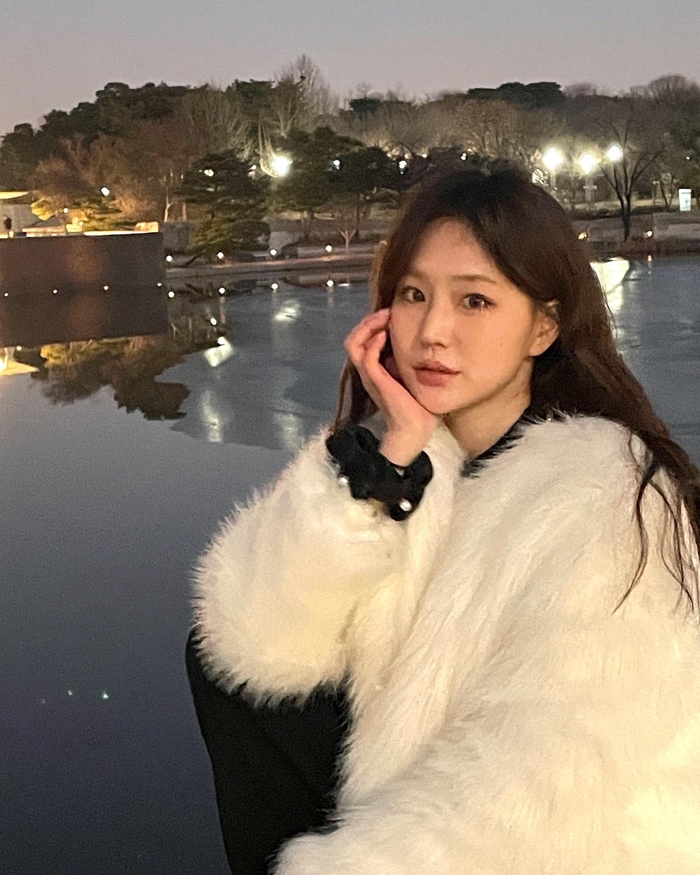 저녁에 방문해도 잔잔한 호수가 반겨주는 국립중앙박물관..🖤🌌 위쪽에는 처음 올라가는데, 남산타워와 함께 예쁜야경이 있다니 ‧˚⋆ ⋆ ˚‧
