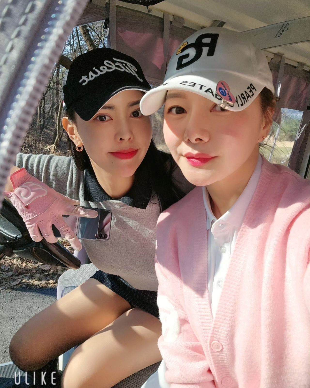 ⛳️골골린이 머리올리던 날 ㅋㅋ 

한달전부터 난리난리 

맘편히 치기위해 2인라운딩 예약하고 갔는데 
생각보다 너무 잘쳐서 깜놀했쥐 ㅋ 

가지고왔다는 폰거치대.... 그거갖다버려라...........
결국 잔디관리하는 할부지안테 찍어달라규 둘사진 ㅋ
개미콧구멍만하게 찍어줘서  짜르고 짤랐더니 화질깨짐 😇
각자찍은 멀쩡한 사진 추가 두장 ㅋ🤣 

그래도 멋지고 넘 즐거웠던 라운드 최고였어😎
벚꽃란딩 가자 이제 골린아 너의 두번째 라운딩도 응원해🌸🌸

#송캐디#송엄마#송코치#송친구#이골린#골린이년석#머리올리는날