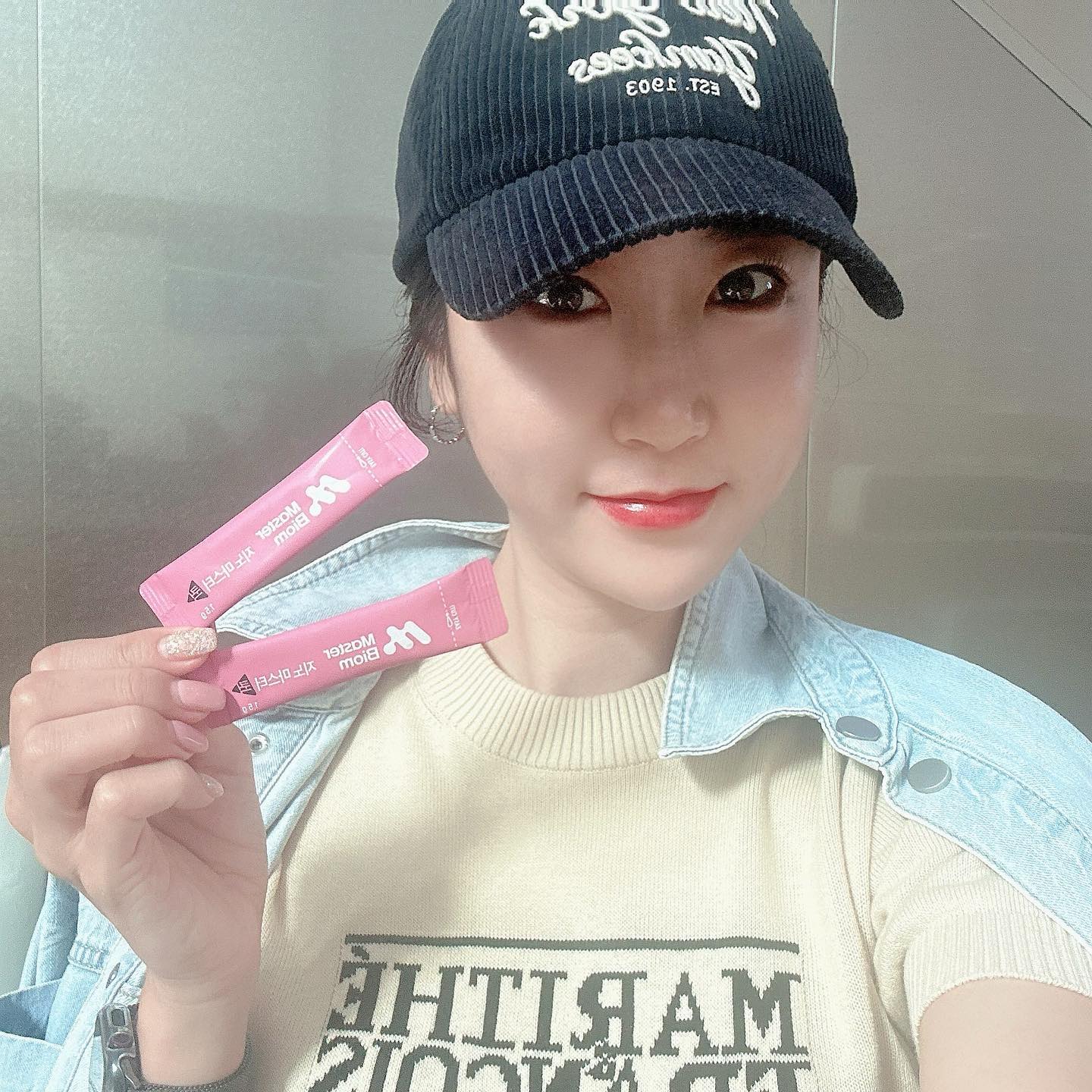 #광고 #지노마스터퀵 요즘 꼭 필요해요~!

여러부~~운 너무 오랜만이에욤 😍

요즘은 여자라면 누구나 챙겨멱는 질유산균🤍
1일 1회 섭취로 간편하게 건강을 챙길수 있어요~

여자들은 조금만 피곤하거나 관리안하면
바로 불균형 오잖아요~!! 🤪
최근에 이노시톨도 여성건강에 정말 중요하다고 
들었는데, 함께 섭취할수 있어서 좋더라구요~!

질유산균중 가장 높은 보장균수 50억 제품이라
꾸준히 먹어보고 있어요~!! 
실제로 섭취 15일 후 질염재발률
감소시켜주는걸 확인했다고 해요~!!

특히나 캡슐로 먹기 어려운분들을 위해
가루로 나온 신제품이라 더 맘에들어요~^^
맛은 기존것보다 신맛이 덜해서 
부담없이 먹을수 있답니다~!!

질염이나 주기적으로 산부인과를 자주 가시는 
분들은 꼭 챙겨드세요~ 많이 호전되실거에요~❣️

.
.
.

#리스펙타유산균 #리스펙타질유산균 #질유산균 #질건강유산균 #여성유산균 #질유산균추천 #질건강관리 #여성유산균선물 #여성질건강유산균 #질유산균효과 #질유산균효능 #이노시톨 #아연 #신제품 #여성건강관리