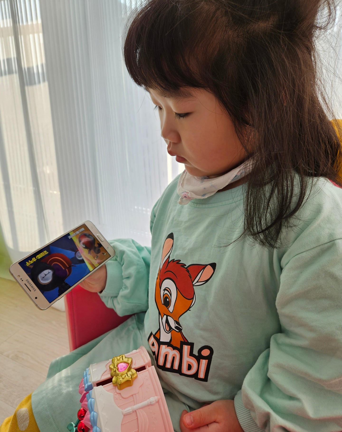 #협찬 

캐리비안의 해적의 조니뎁이 더빙한
스노우 액션 어드벤처 애니메이션
#스노우퍼핀즈

#2월15일극장개봉 을 해요!!

방학기간이라서 애들과 함께 뭘할지 고민했는데
문화생활 즐기러 당장 영화관으로 출동해야겠어요!

북극을 지키기 위해 퍼핀즈의 시크릿 미션이 시작된다!
긴장 설렘 한가득~

2월15일
슈퍼 버드 히어로의 다이나믹 액션 어드벤처
슈퍼버드히어로 스노우펀즈 영화 보러 고고씽합시다! 

#조니뎁더빙 #논버벌 #에듀메이션 #슈퍼버드히어로 #스노우액션어드벤처 #애니메이션추천 #겨울방학애니