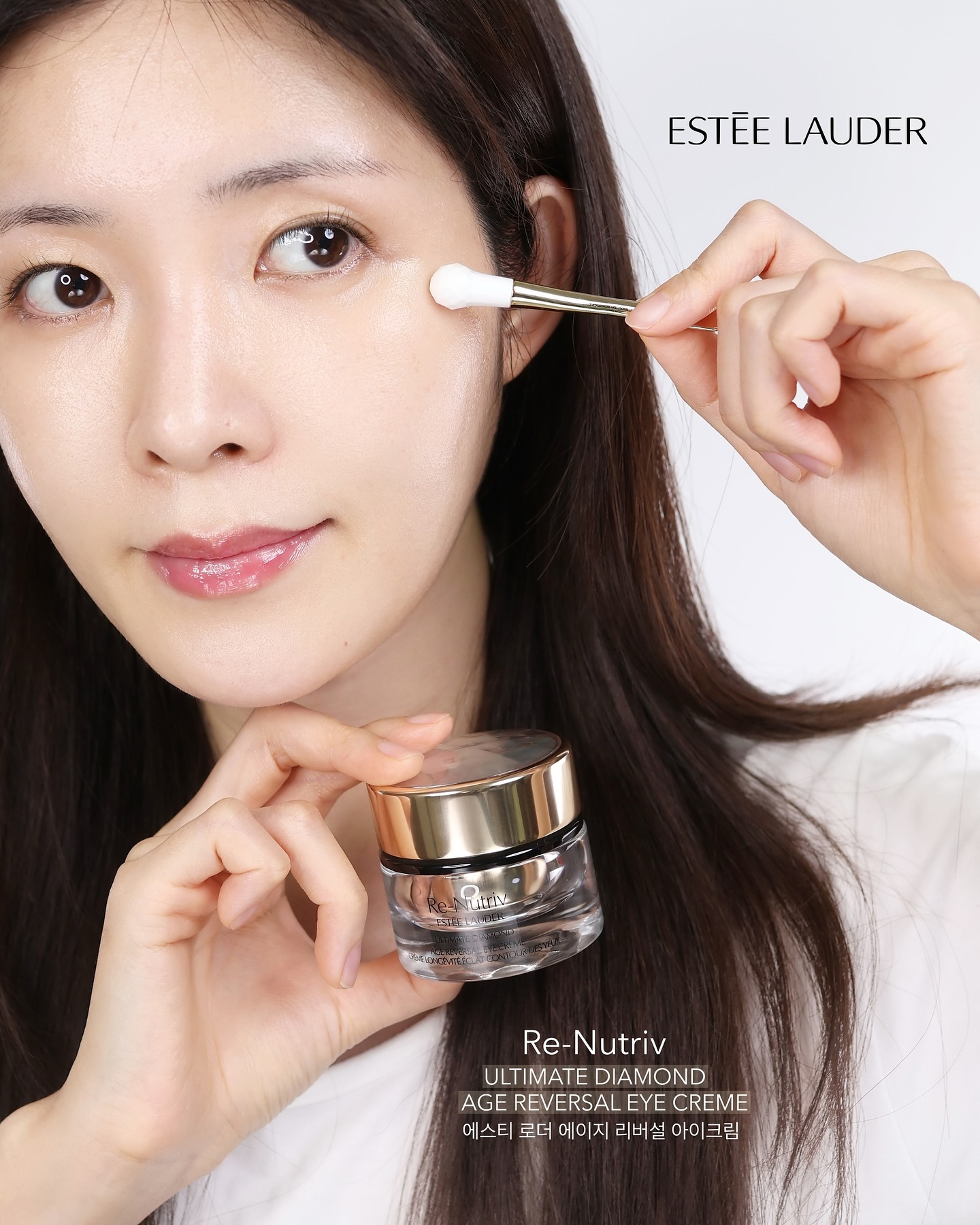 #광고 esteelauderkr 

✨ 에스티 로더 신상, 에이지 리버설 아이크림! ✨

요즘처럼 건조한 날씨엔 눈가 관리가 더 중요하죠? 눈가가 푸석하고 눈 밑이 꺼져보이는 것이 고민이던 찰나, 이번에 사용해본 에스티 로더 #7일리셋아이크림, 정말 너무 좋았어요 💖

사실 저는 아이크림 쓰면서 눈에 띄는 변화를 체감하기 어려웠는데 이 제품을 꾸준히 바르면서 조금씩 매끄럽고 촉촉하고 탄력이 오르느 느낌이 들었어요. 얇게 밀착되어 부드럽게 스며드는 텍스처, 매끈하니 적당한 영양감에 올라오는 광까지 너무 마음에 들더라고요 💛

특히 세라믹 완드로 눈가를 마사지하면서 크림을 흡수시키는데, 이 시간이 정말 힐링 그 자체였어요. 아침에 부은 눈가를 진정시켜주고, 눈가가 점점 편안해지는 게 느껴지니까 매일 기대를 갖고 사용하게 되더라구요 🥹

눈가 관리가 필요하다고 느끼시는 분들, #에스티로더 에이지 리버설 아이크림 한 번 써보세요. 저처럼 매일 거울 볼 때마다 눈가가 조금씩 달라지는 느낌을 받을 수 있을 거예요! 😊

#에스티로더 #에이지리버설아이크림 #7일리셋아이크림 #눈밑꺼짐 #아이크림추천 #에스티로더아이크림 #눈밑탄탄아이크림