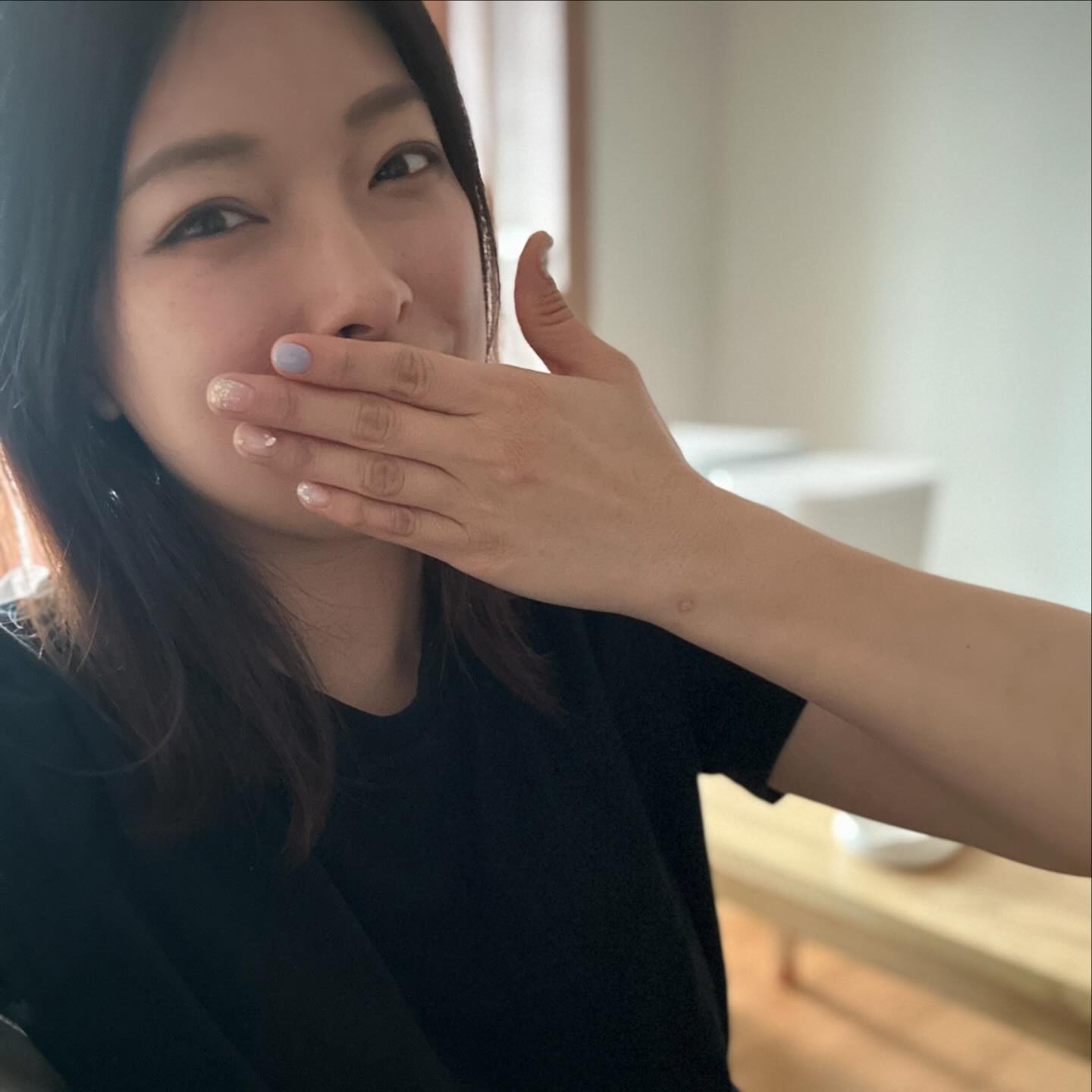 오랫만에 #내사진 
#젤네일 하고왔는뎁  넘  맘에 들어서  사진으로😊
#이달의아트 네일  중에서  하나  골랐는데  가격 좋고 봄느낌가득이라  맘에  쏙들어요
답답해서  젤네일  잘안하는데  하고나면  넘예뻐서  참게  되다는요😊