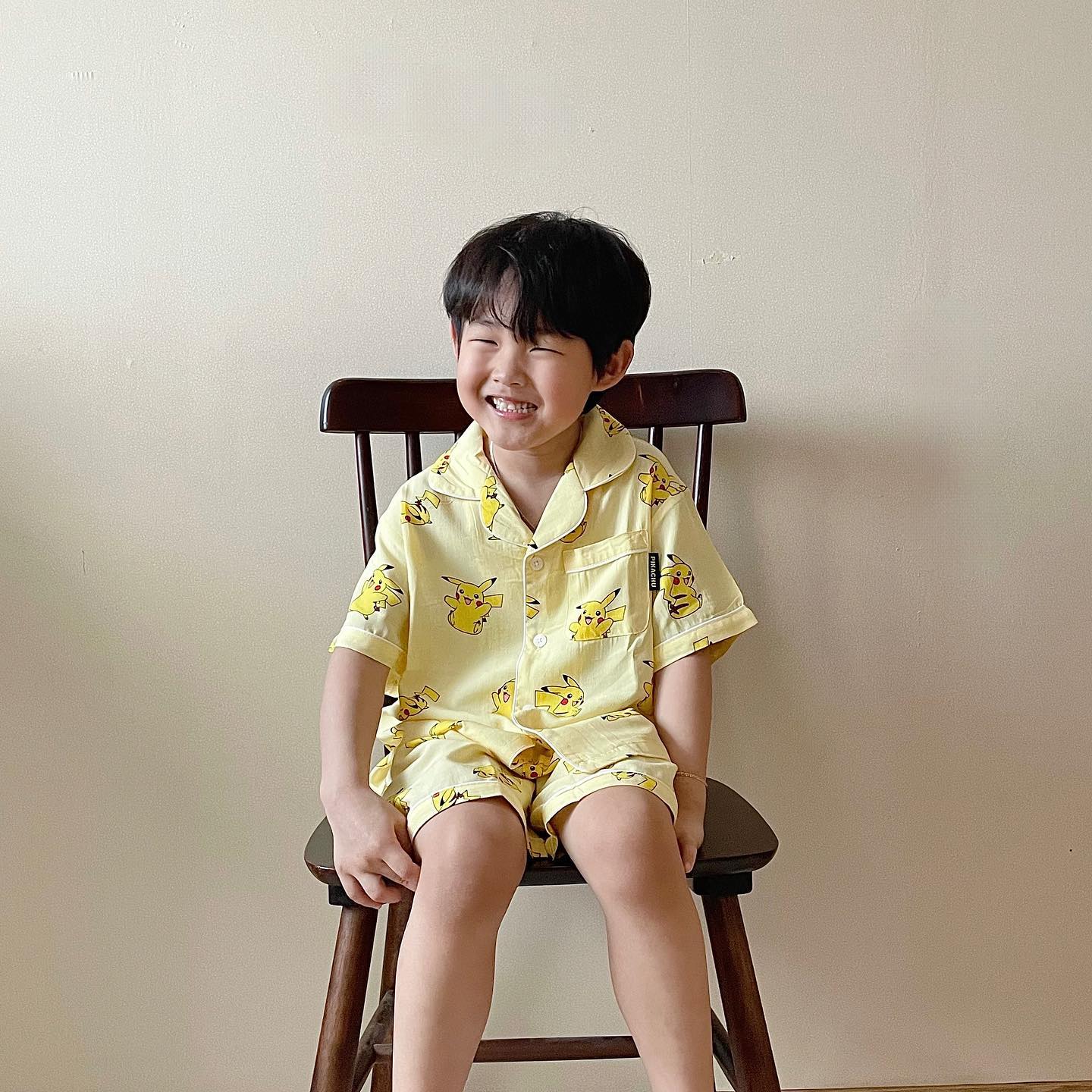 #광고 kidikidi_kr spao_kids 

포켓몬스터 광팬인 기범이에게
스파오키즈 피카츄 파자마가 왔어요:)
가볍고 찰랑찰랑한 시원한 소재로
올 여름 시원하게 입을 수 있겠어요❣️

🔖키디키디 X 스파오키즈 (2/27 ~ 3/3)
산리오, 포켓몬, 먼작귀 등 
캐릭터 신상 반팔 파자마 오픈🎉🎉
신상 반팔 파자마 20% 더블쿠폰 제공
전상품 10% 장바구니 쿠폰 (8만원 이상 구매 시) 제공

🧒🏻기범 : 112cm 19kg 120size 착용

🏷키디키디 kidikidi_kr 

#키디키디 #kidikidi #키디크루 #스파오키즈 #포켓몬파자마 
#피카츄파자마 #산리오파자마 #산리오반팔파자마 #시나몬롤파자마 
#산리오잠옷 #스파오키즈잠옷 #키디키디잠옷 #키즈파자마 
#키즈반팔파자마 #반팔파자마 #여름잠옷