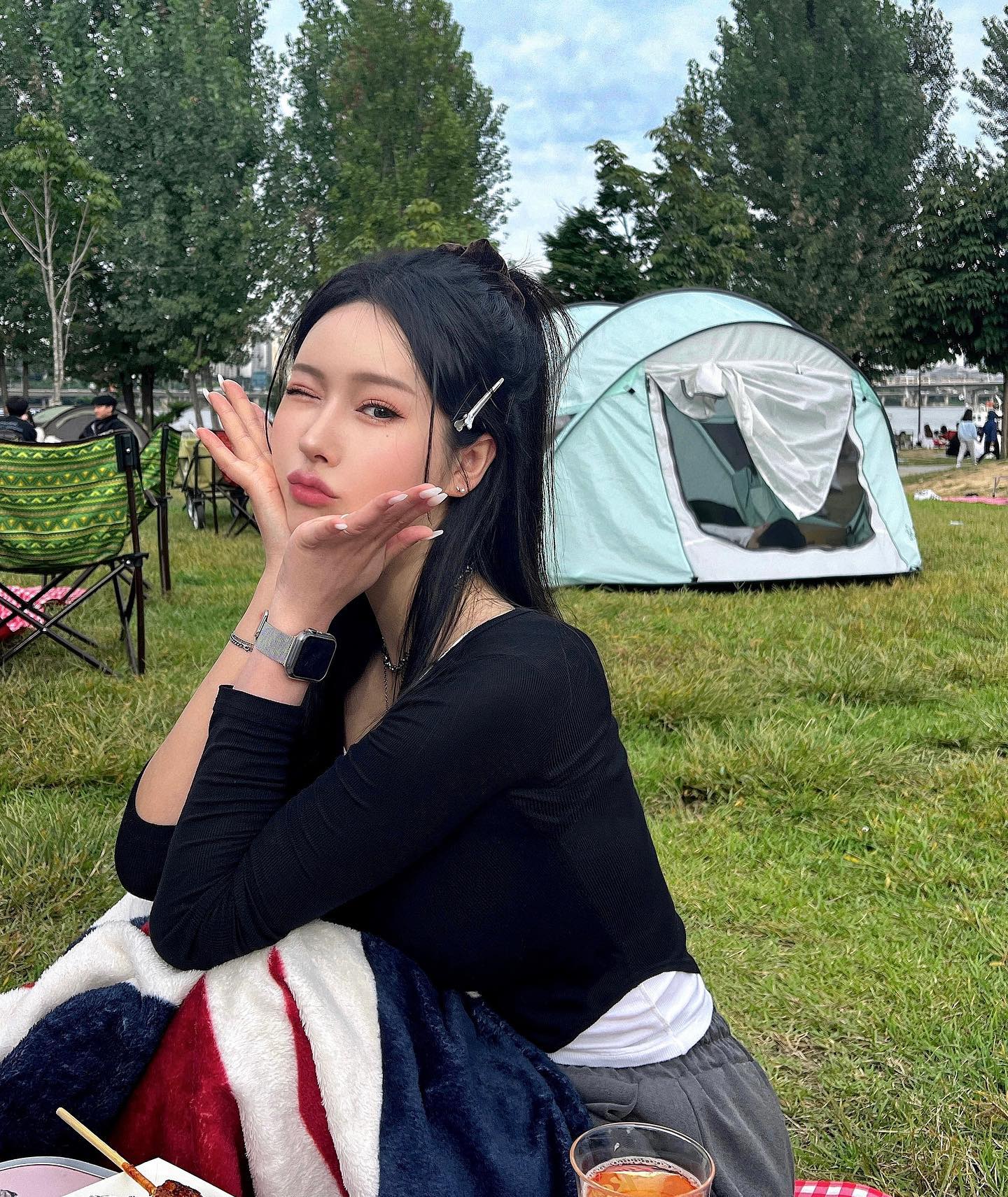 한gang 담주에 또 가야지🫨🔥
힐링 그 잡채 ᰔᩚ 
오늘 저녁은 잡채밥

　

　

#한강 #한강공원 #여의도 #여의도한강공원 #여의도맛집 #밤도깨비야시장 #한강달빛야시장 #서울가볼만한곳 #핫플 #한강텐트 #피크닉 #한강피크닉