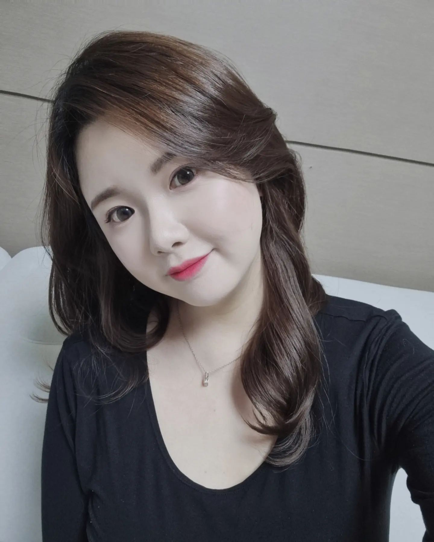 #협찬
오랜만에 머리하고 기분전환 했당!
머리 할 때 진짜 못생겨지는데 여긴 시술 공간이 프라이빗해서 넘 좋음 ㅜㅜ
오가닉 제품 사용해서 부담도 덜 하고
뭔가 전체적으로 고급스러운 느낌 😍
주차공간도 여유롭고 편함 !!ㅎㅎ
.
.
이쁜 머리 해주셔서 감사합니당 
larc_enciel_official
hair_ssang (유튜브 '윤깍새' 검색!!)

♡라르크앙시엘 헤어살롱♡
🫧서울 강남구 삼성동 20-5 카이로스빌딩 4층
🫧tel) 0507-1443-3385

#라르크앙시엘헤어살롱 #라르크앙시엘 #청담미용실 #삼성동미용실 #청담역미용실 #삼성중앙역미용실