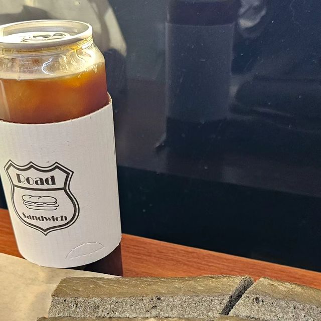 인생즐기면서살기 on Instagram: "#협찬 • - 잠봉뵈르가 이렇게 맛있는 음식인 줄 이제 알다니 . 별거 안들은거 같은데 감칠맛 폭발 . 바게트도 부드럽고 루꼴라도
