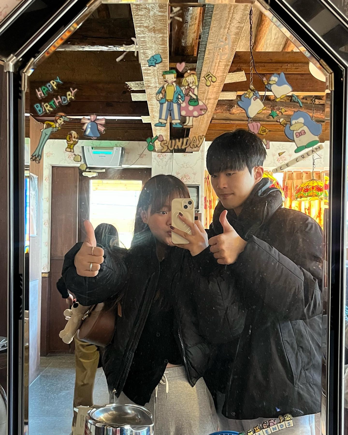 1. 경주 너무 좋음,,,또 놀러갈꺼임
2. 수플레 입에서 녹음
3. 전지적 오빠 시점
4. 이쁜척
5. 김웅
6. 젊음