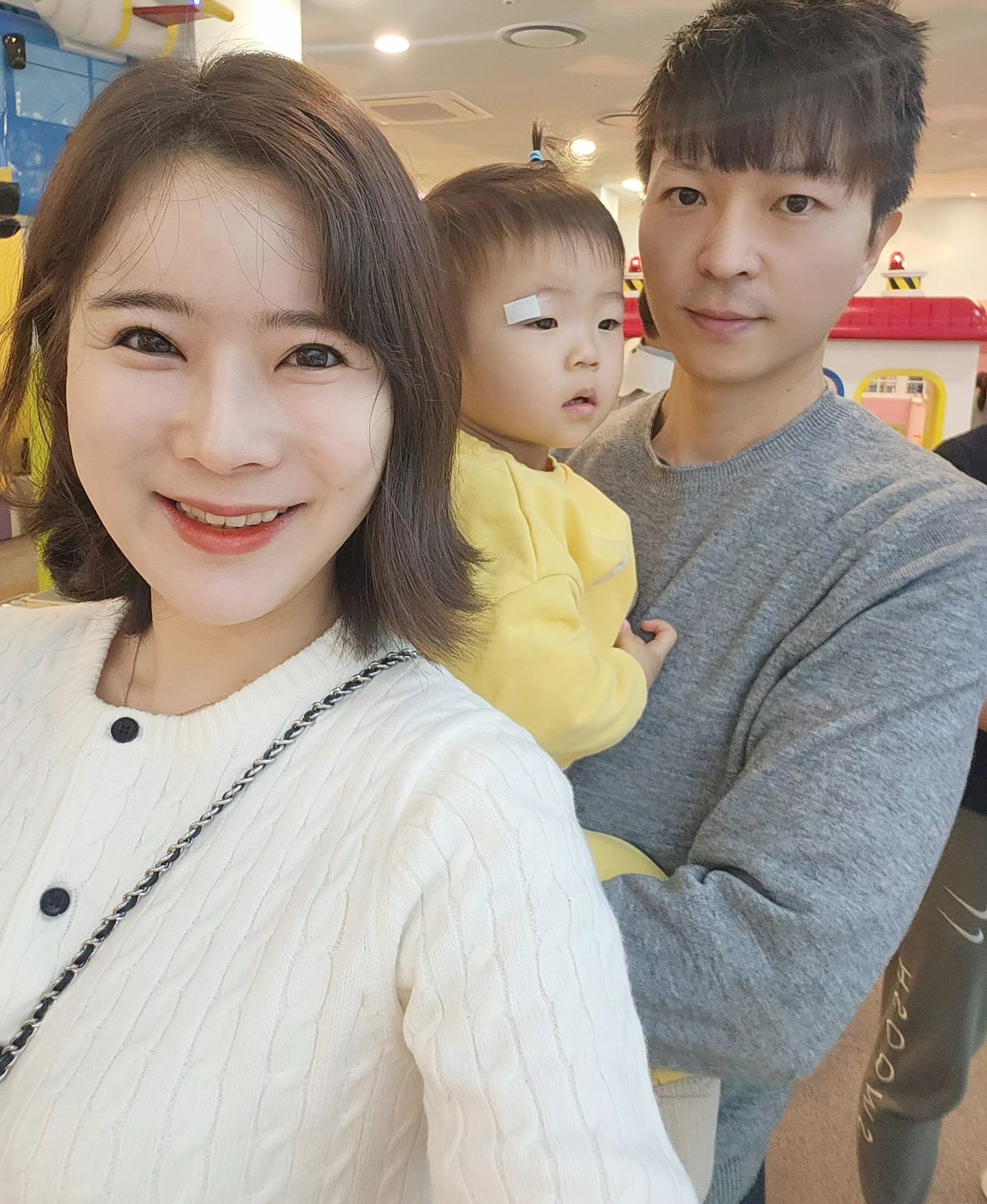 #서연이네👨‍👩‍👧 #주말 #주말일상
#주말데이트 #가족데이트 #키카
#키즈카페 #뽀로로파크

24.01.13 토 641

와 주말은 역시.. 사람이 많지영
#뽀로로 #뽀통령 #뽀로로최고
#뽀로로동요 #신난다신나🎶

#서연공주야사랑해❤️🧡💛💚💙💜 
#21개월 #21개월아기 진입❤️
#세식구👨‍👩‍👧 #우리가족사랑해💕 
#내전부_내보물💎 #정씨부녀👨‍👧 
#아빠껌딱지 #딸바보 #둘이행쇼
#주말은아빠와함께 #효녀딸 
#딸맘 #외동딸 #우리딸사랑해❤︎

#184cm🙋🏻‍♂️170cm🙋🏻‍♀️ #롱다리가족
후덕+육덕해진 션맘+점점 말라가는 션파파
