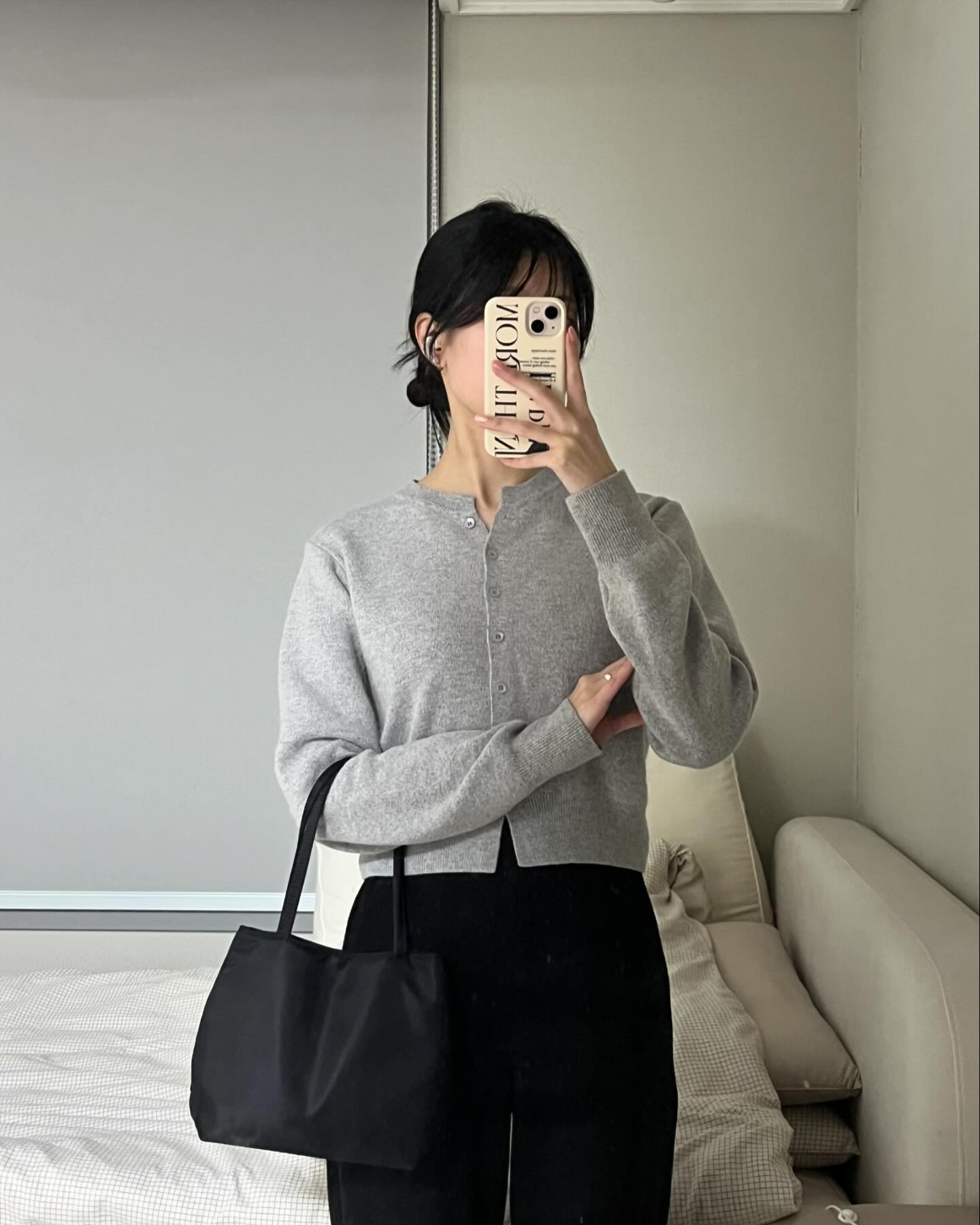 느즈막히 일어나 낙성대 산책 다녀왔어요! 오늘 꽃놀이 가신 분들 많던데 어떠셨나요 ☺️
담주는 날이 더 따뜻해진다는데 어디 갈지 고민이에요 🧐
⠀
🤍 top : vleti_foundation 
🤍 bag : anedit_official 
⠀