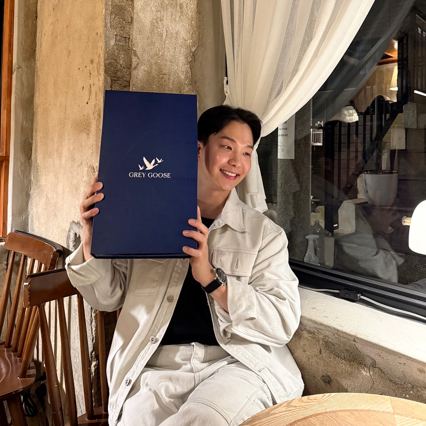 #광고 
그레이구스와 함께한 시간이 어느덧 깊어졌네요🦢

올 가을에도 역시 그레이구스와 함께하게 되었어요!
여기에 브랜드 앰버서더를 위한 마르지엘라 향초까지 😮

가을 바람처럼 부드러운 향기와 함께, 이번 계절에도 그레이구스와 함께할 순간들이 기대됩니다🤙🏻

❕ Please Drink Responsibly