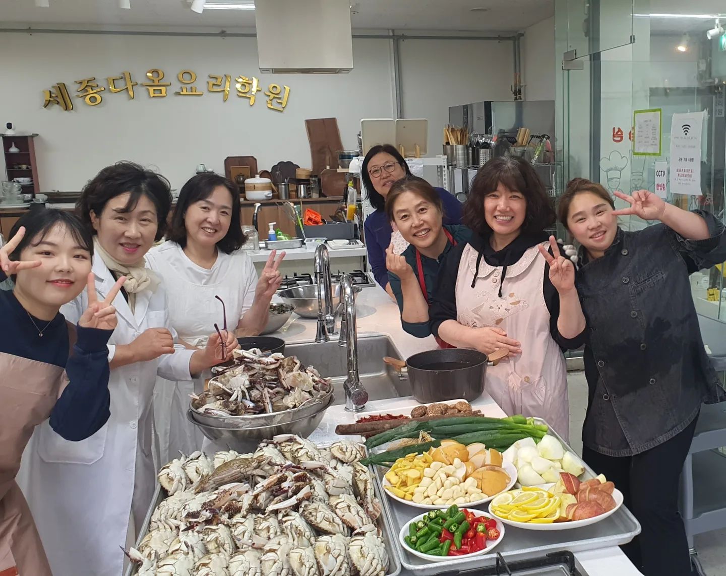 오늘의 발효 수업은  간장게장과 양념게장 만드는날입니다 ~~~~ 
평일에 일하고  주말에 힐링 할수 있는 수업입니다!!!

문의  01054227811.
​

#세종시쿠킹클래스 #세종시요리교실 #세종시원데이클래스 #세종시조리자격증 #세종시요리학원 #세종요리학원다옴 #세종케이터링  #홈베이킹 #홈카페 #세종시홈카페 #세종맘 #대전맘 #청주맘 #대전쿠킹클래스 #세종쿠킹클래스
#요리연구가김정미
#집밥 #실패없는레시피