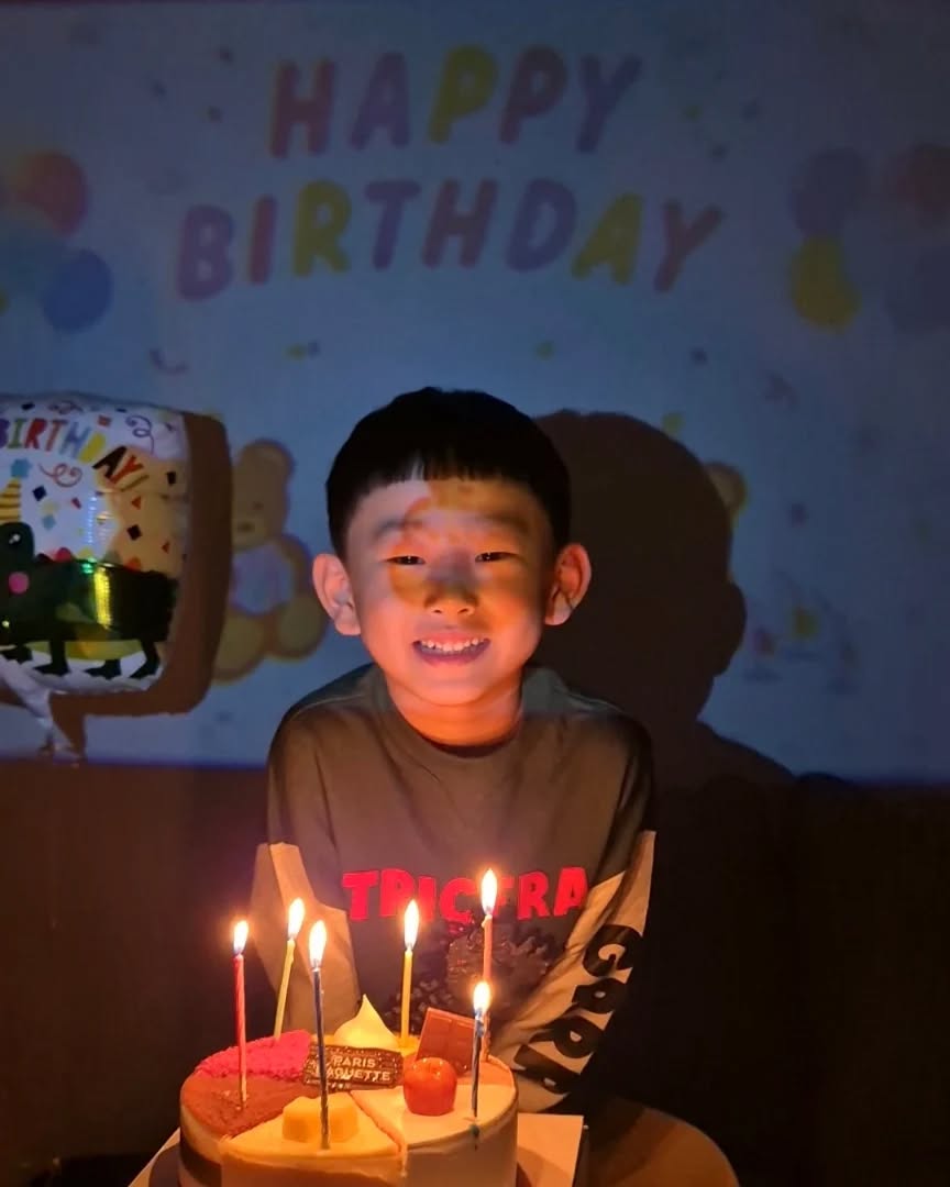 우리 이쁜 건이의 6번째 🎂 너무 축하행 ❤️

-
사진 이쁘게 남기기 위해 포토존 나름 꾸미기 🎈

#아들맘#생일포토존#생일풍선