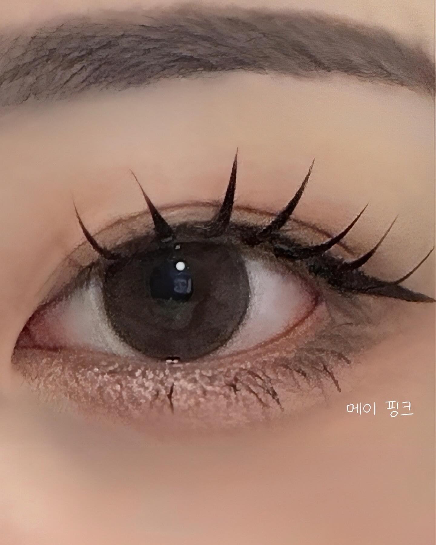 _lenssis #제품제공 #렌즈추천 #데일리렌즈 
#메이핑크 #메이코랄 

눈이 정말 편한 렌즈 👍🏻🤍

5년 전에 라식 하고 나서 렌즈 끼면 약간씩 이물감 들어서 불편했는데

울트라 슬림 실리콘으로 눈이 정~~~~말 편한 렌즈👀

✨자연스럽게 눈을 키우고 싶으면 “메이 핑크”✨

✨밝은 브라운으로 키우고 싶으면 “메이 코랄”✨

🏠(나처럼) 집순이들은 온라인으로도 구매가 가능하다 !! 렌시스 짱📱