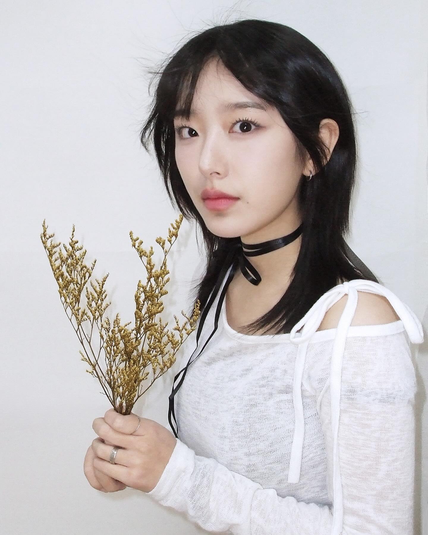 앙녕항셍용 영렁붕-!
뭐라고요? 3월 1일부터 올영세일 시작이라고요?
올영세일 기념! 
평소에 잘 쓰고 있는 추추추천템들로 메이크업 하고 집에서 사진 찍어봤는데 어떤가요?🪐

<제품 정보>
- 에스쁘아 꾸뛰르 립틴트 글레이즈 칠링칠링
- 크리니크 치크 팝 21호 발레리나 팝
- 에뛰드 컬 픽스 마스카라 03 그레이 브라운
- 릴리바이레드 나인투나인 서바이벌 펜라이너 02 매트브라운
- 투쿨포스쿨 바이로댕 쉐이딩 02 모던
- 롬앤 제로 매트 립스틱 모브 빈즈
- 롬앤 베러 댄 팔레트 06 피오니 누드 가든
- 웨이크메이크 소프트 블러링 아이팔레트 13 블루코어 블러링

#셔터브리티 #셔터 #올리브영 #올리브영셔터 #올영세일추천템