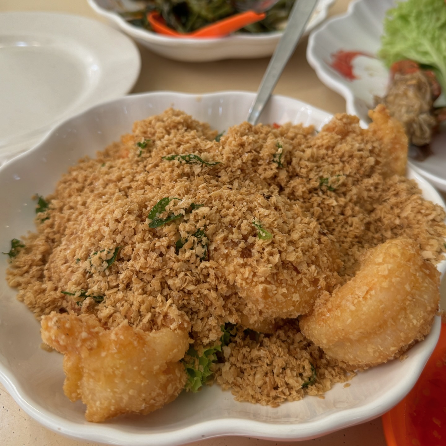 > 화이트페퍼 크랩

칠리,블랙페퍼,버터크림 크랩 다 먹어보고 이번에 화이트 페퍼크랩 먹었는데 굿굿 ! #성시경먹을텐데 #싱가포르맛집  으로 나온곳.

다행히 관광지에선 멀지만 우리집에서 가까운!! 시리얼새우는 진짜 먹어본것중에 제일 맛있었음 👍🏻👍🏻

#싱가포르먹을텐데 #칠리크랩 #블랙페퍼크랩 #화이트페퍼크랩 #싱가포르맛집 #싱가포르일상