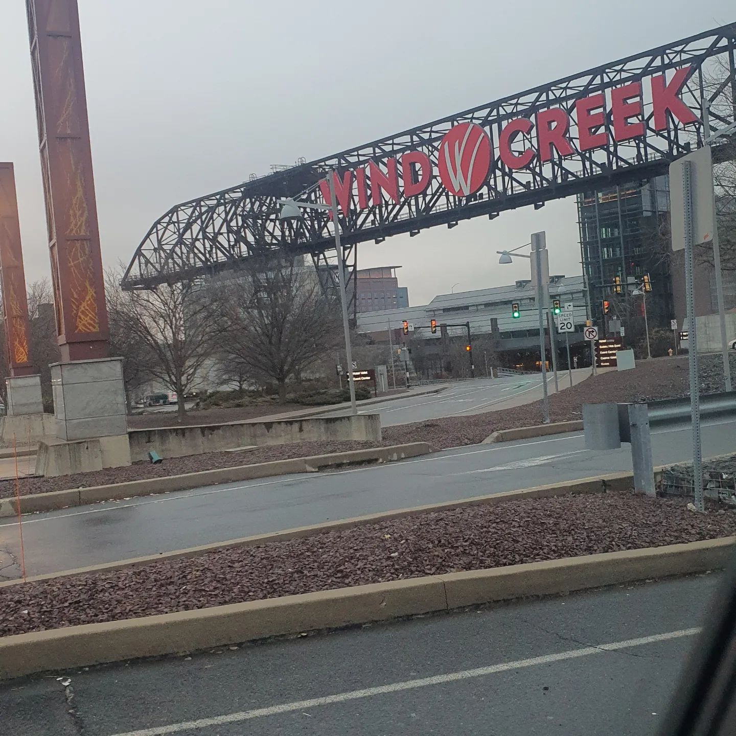 Pennsylvania  SandsCasino..

새해 첫날을 카지노에서 보내다니...
간만에 와본거라 적응하기 힘드네..
먼사람들이 새벽까지 가득하나..새해첫날이라고 사람도 많네..
역시 카지노는 취향이 아닌걸로..

#casino #sandscasino #pennsylvania #happyholidays #happynewyear #일상그램 #일상소통 #데일리그램 #데일리 #카지노 #새해첫날 #새해복많이받으세요