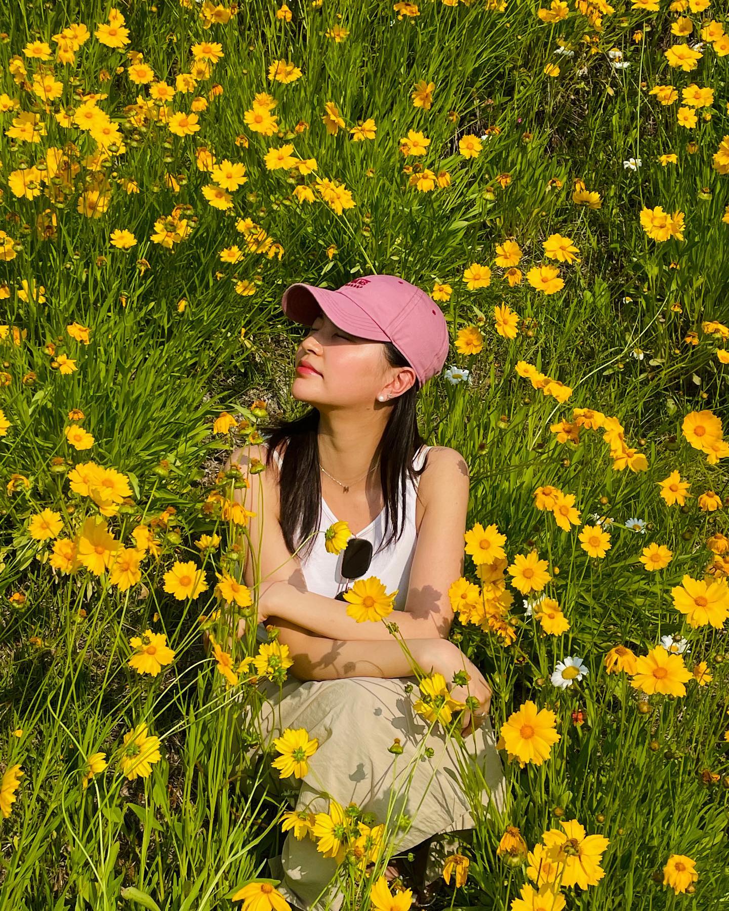 ” 나 “ 라는 꽃말은 무엇일까요🌼
.
.
.
마음이 투명한 사람이 좋다 
꾸밈없이 감정에 솔직하고 , 행동에서 차마 숨기지 못하는 
그런 기여움 이랄까

진실하고 솔직한건 
무엇이든 진심으로 통하는 법 이니까