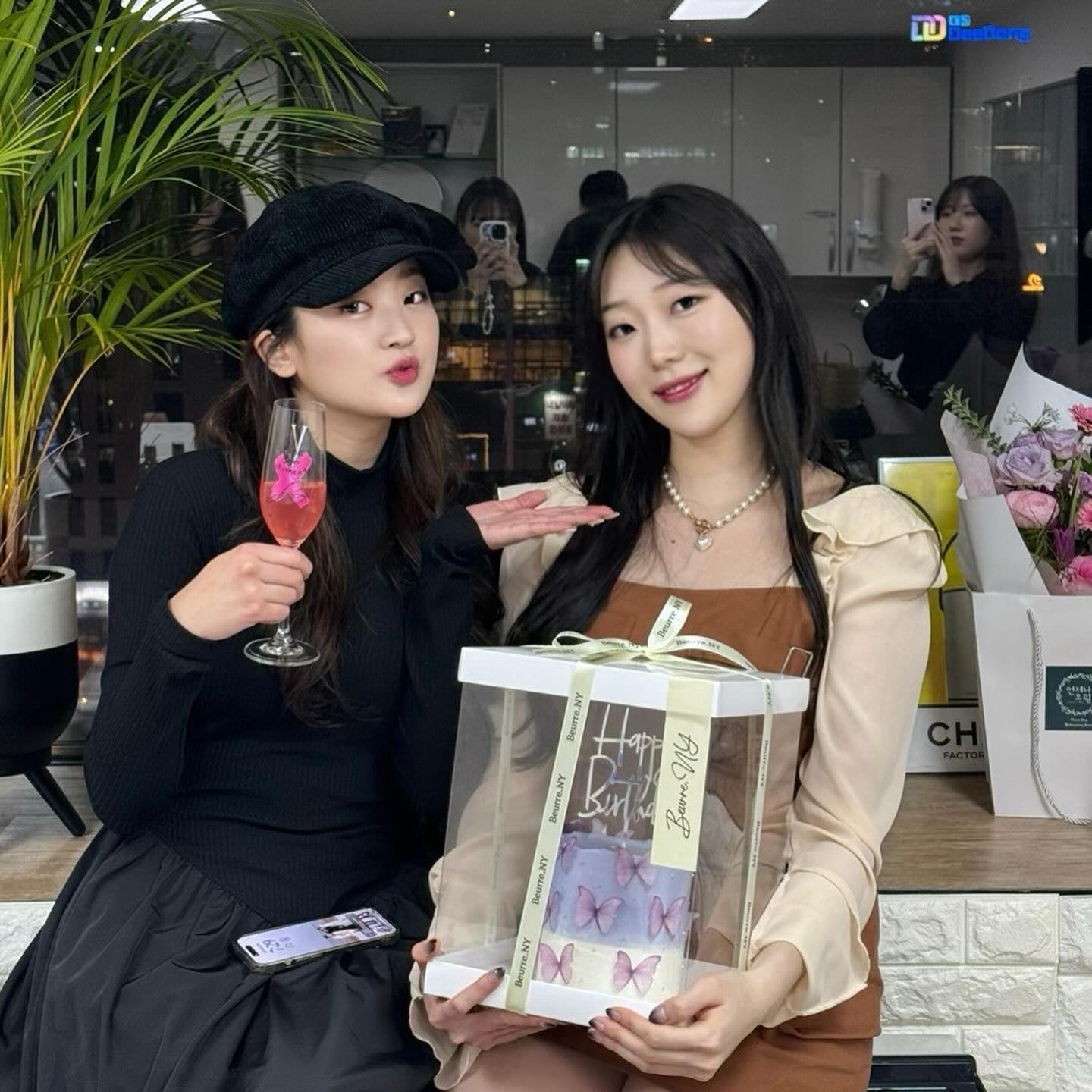 이자베탄신일🎂🥳🩷
울자베 점점이뻐지는 요즘 리즈야 아주~?💝

#이소영 #자이언트  #베이비 
#이자베👼🏻 #탄신일🎂 #사랑해 #아우디 ~