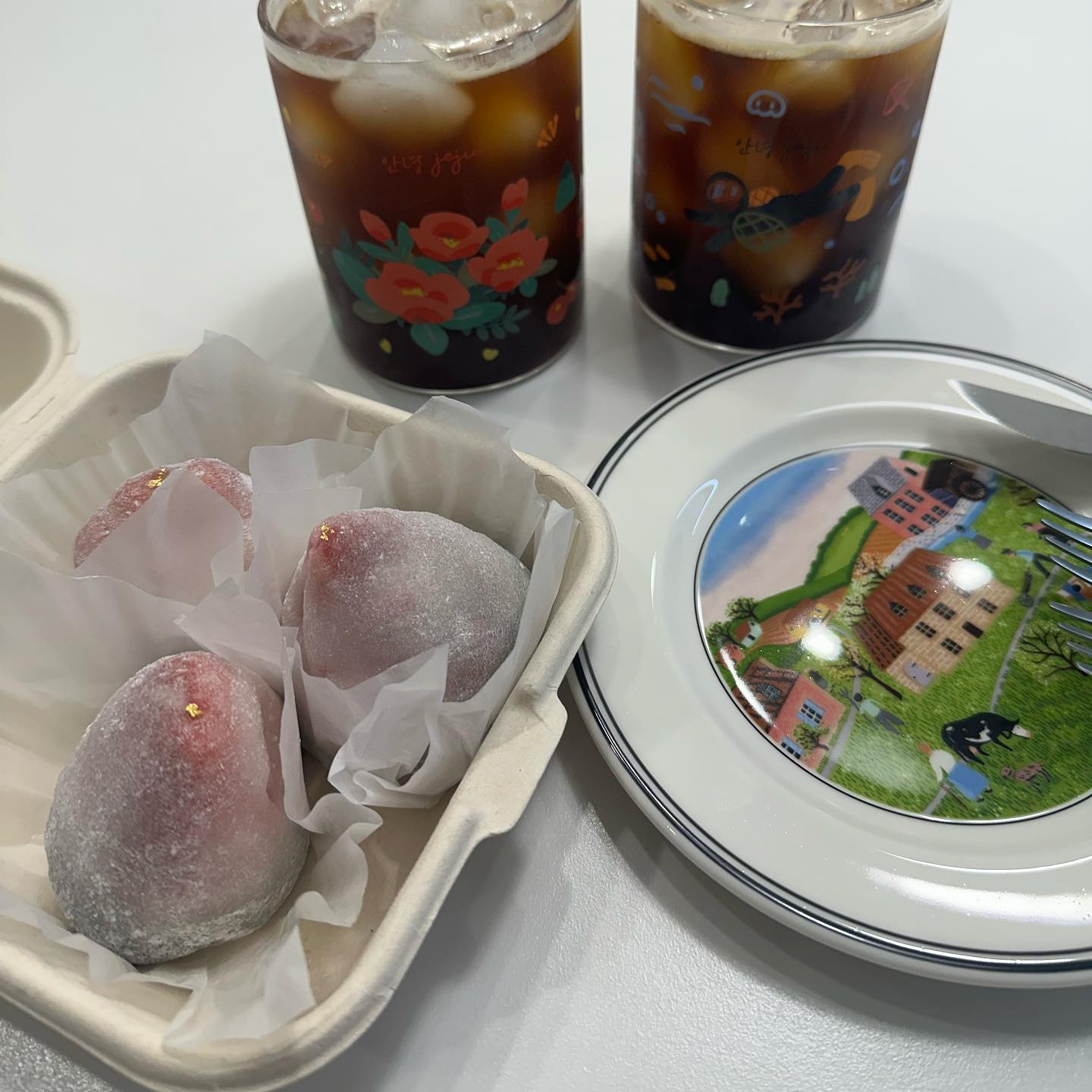 토요일 점심

휴일에 커피랑 달달쫀뜩한 모찌먹으니 너무 맛나요🍓
모찌는 딸기가 큼직하니 완전 취저😘

#설기로운#딸기모찌#모찌#과일모찌#디저트#간식#커피#신혼부부#소통#선팔#맞팔