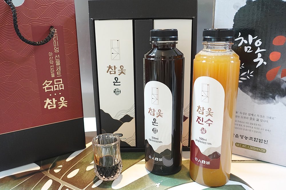 #협찬 
거부감 없이 즐기는 #옻제품 찾으실때
#아산약선마을 #참옻온 #참옻진수미
2가지 세트로 만날수있는 #참옻엑기스 만나보세요

참옻온은 엑기스 그냥 그대로 마셔도 좋고요
따뜻한 물에 타마셔도 좋아요
개인적으로 하루에 소주 한잔 정도 되는 양으로
홀짝~ 마셔주면 손발 차가우신 분들에게 좋아요

참옻진수미는 요리 베이스로 쓰셔도 좋은데요
삼계탕에다가 살짝만 넣어도
#옻닭 레시피로 완성됩니다

이제는 #옻나무 #참옻진액 찐~으로 맛있는
구성을 찾는다면 #옻진액 #보양식 만들때 꼭 넣어주세요

구매처 ::: https://smartstore.naver.com/b108101