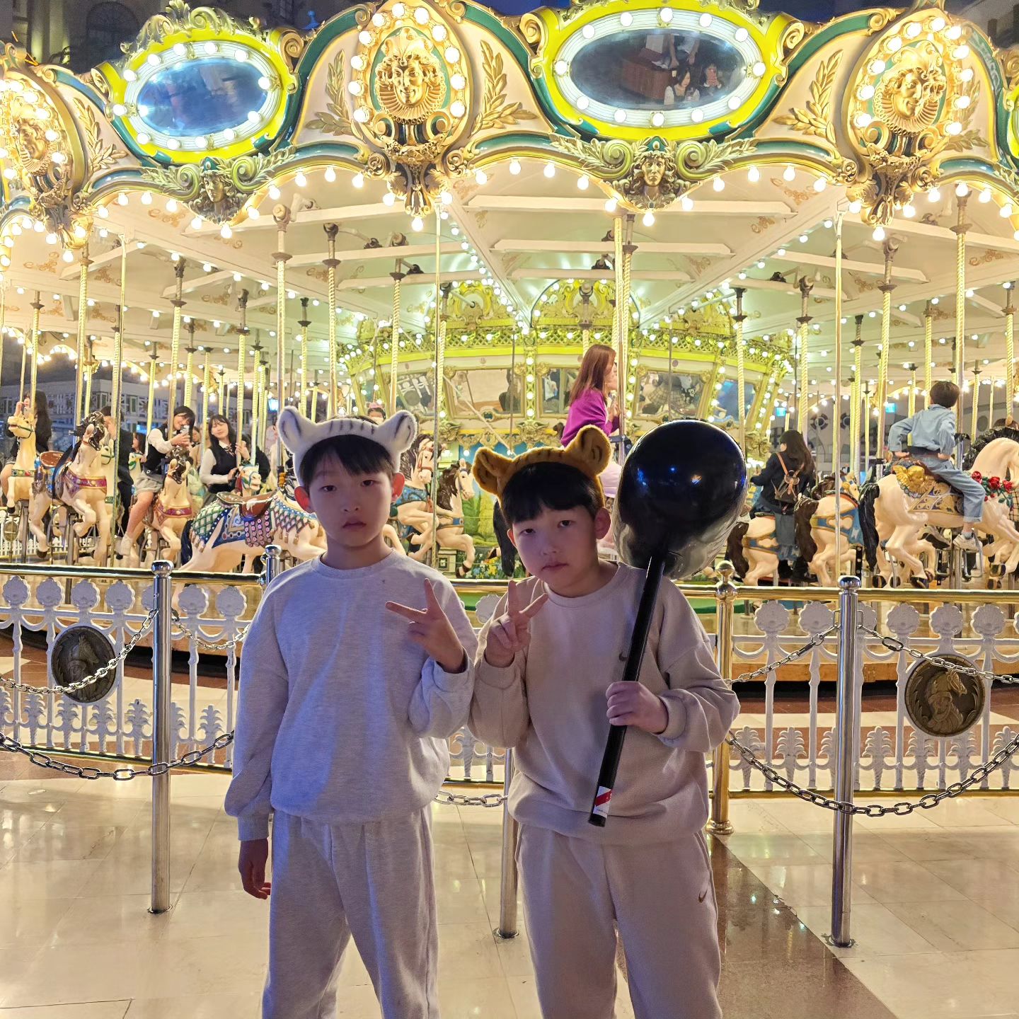 #롯데월드

둥이와 함께 평일 롯데월드♡
세삼 많이 큰듯한 쌍둥이

#둥이체험학습 #아빠연차 #엄마휴가
#평일롯데월드 #뽕뽑앗다