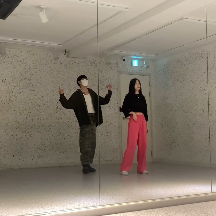 같이 하자해놓고 혼자 다 짜서 미안해 ,,

🧠Choreo: xiwon___ x axswxd 
🎵: saayworld _#circle 
#xiwonchoreography