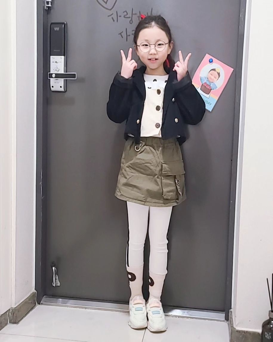#등원완료✌ 
이쁜 내 시끼 :)
잘 가시게♡
친구들 많이 사겨서 학교가 점점 즐거워지는 내딸😆

#화이팅팅
